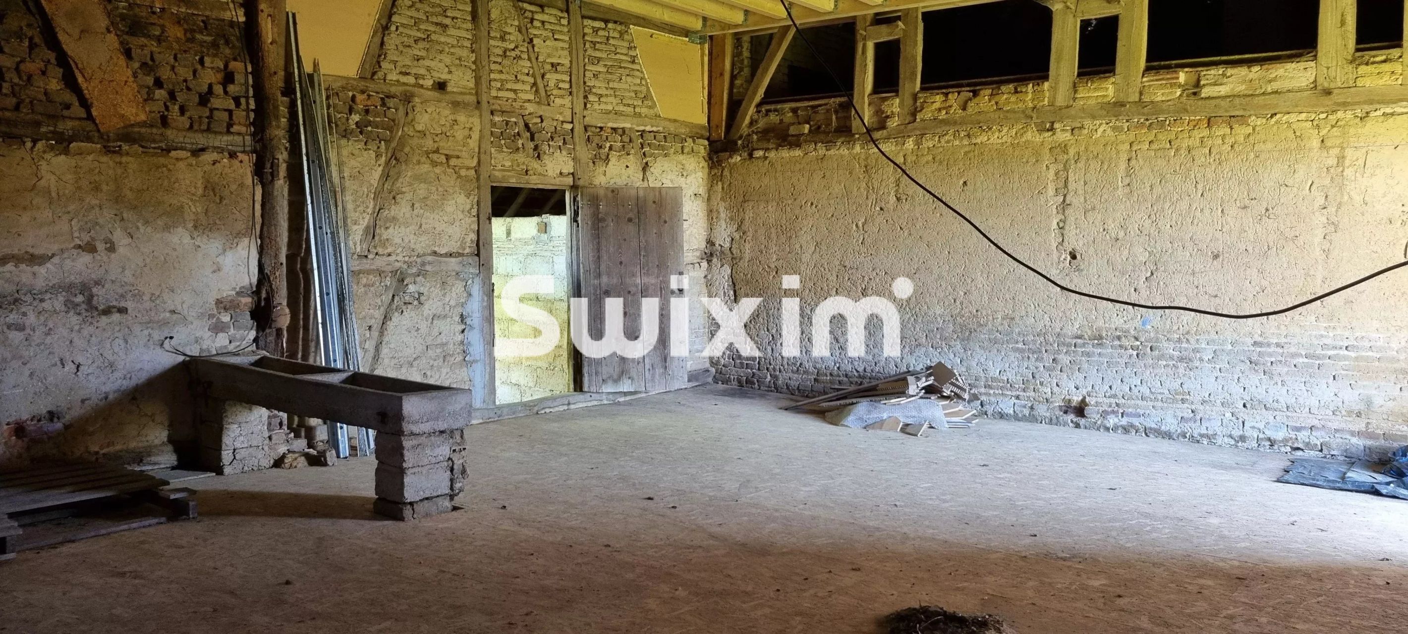 farmhouse 3 Rooms for sale on Lons-le-Saunier (39000)