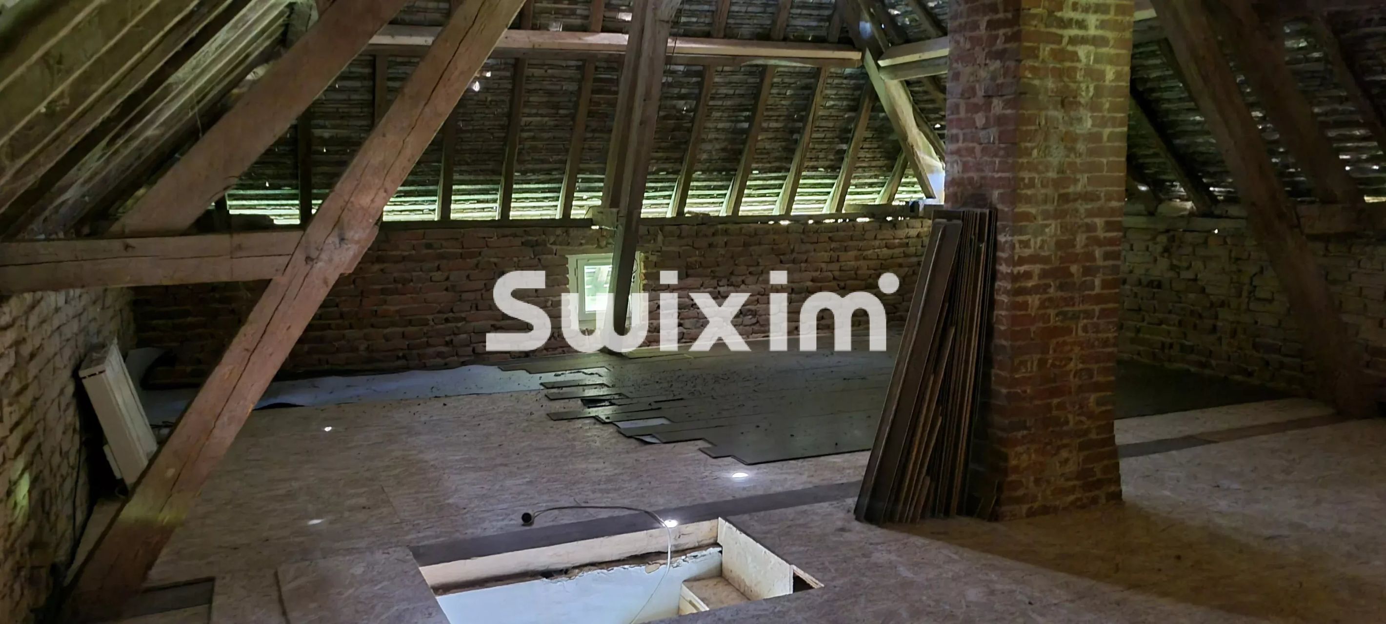 farmhouse 3 Rooms for sale on Lons-le-Saunier (39000)
