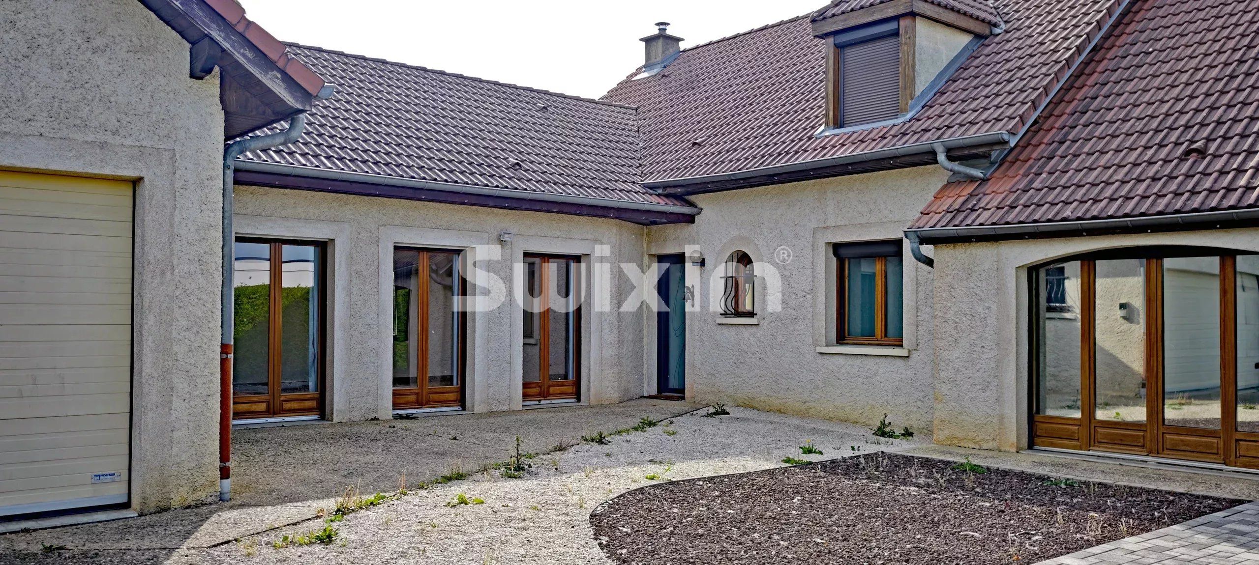 casa 8 Camere in vendita su Damparis (39500)