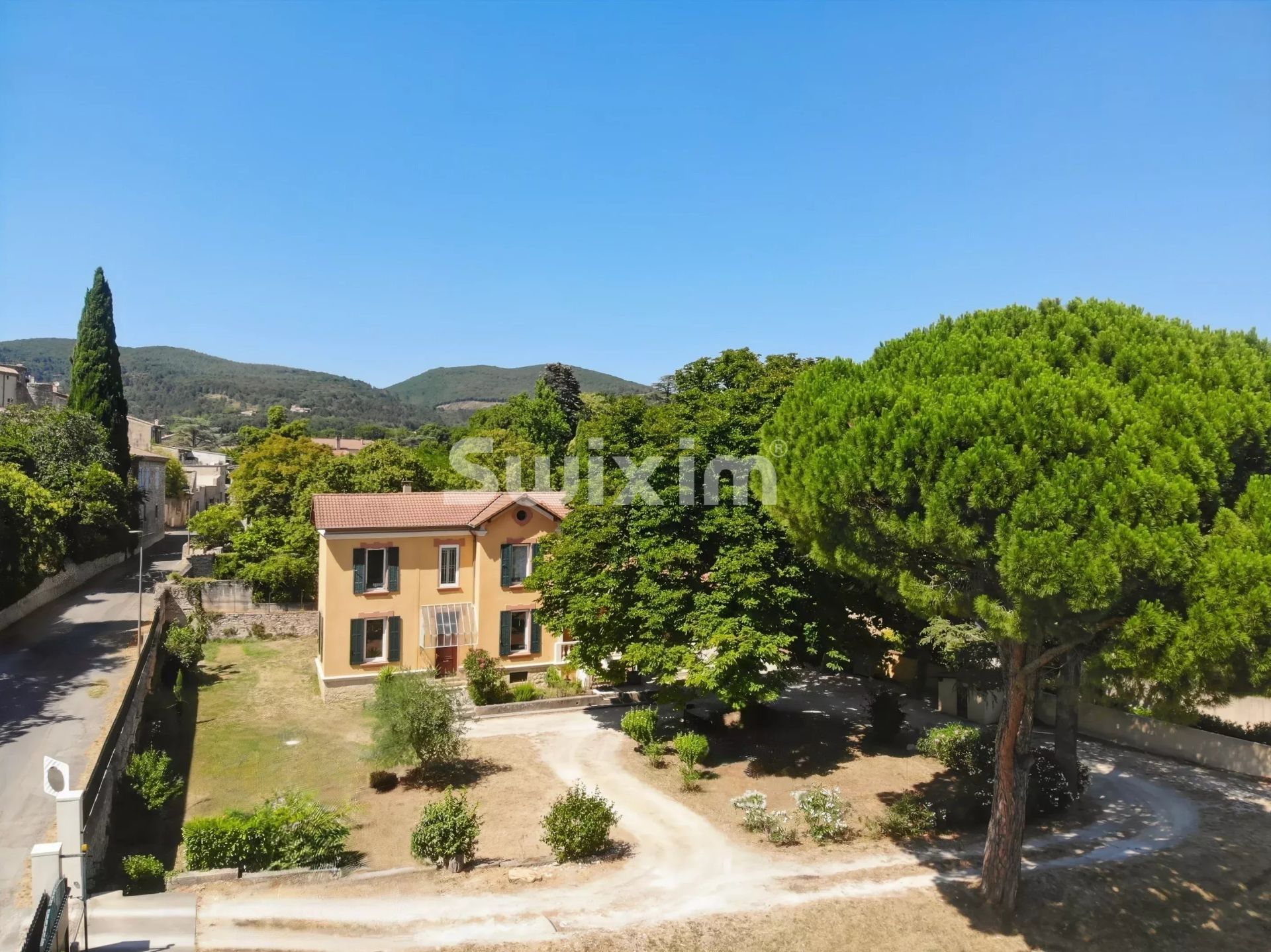 bastide 11 Camere in vendita su Sauzet (26740)