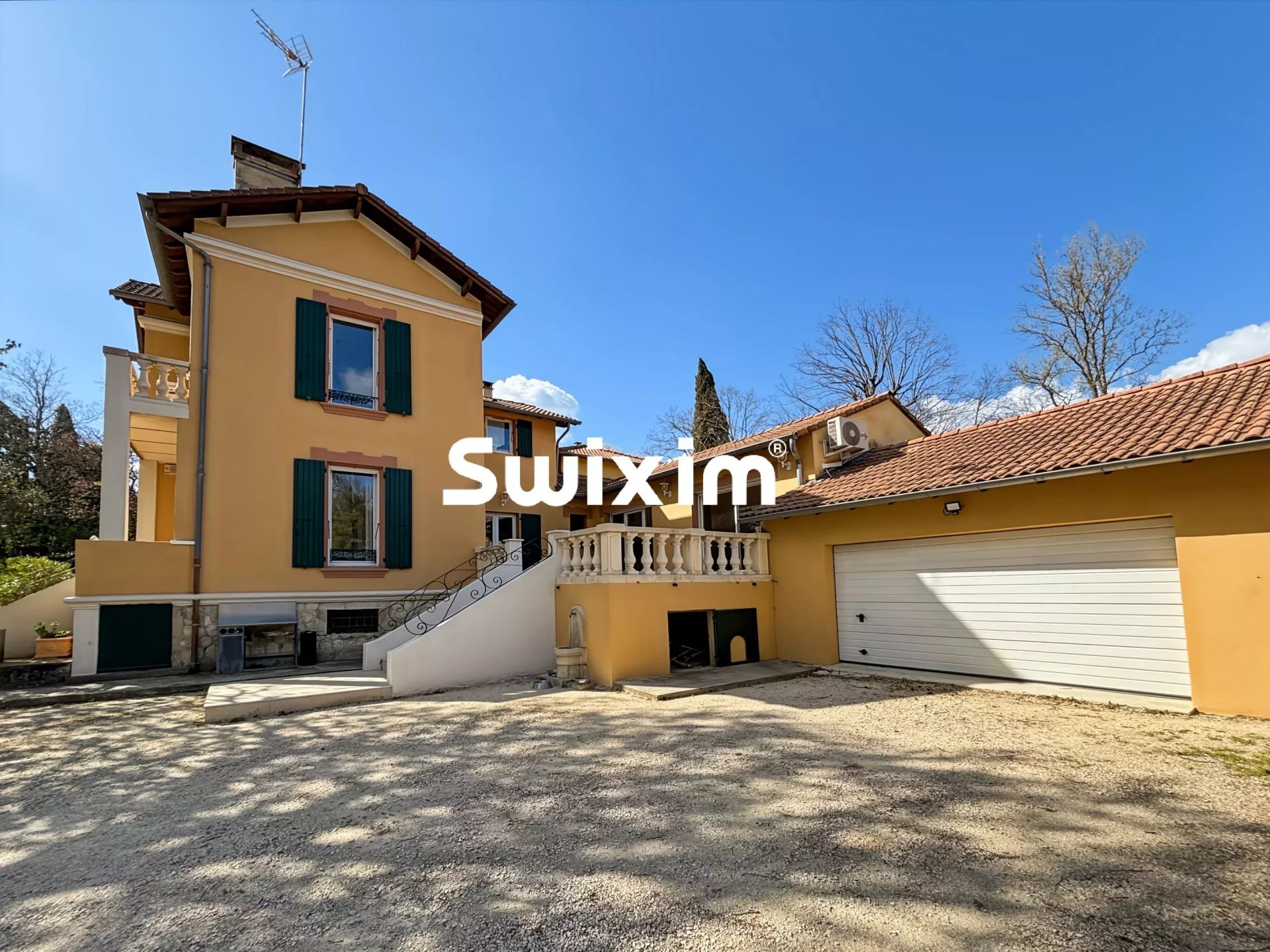 bastide 11 Camere in vendita su Sauzet (26740)