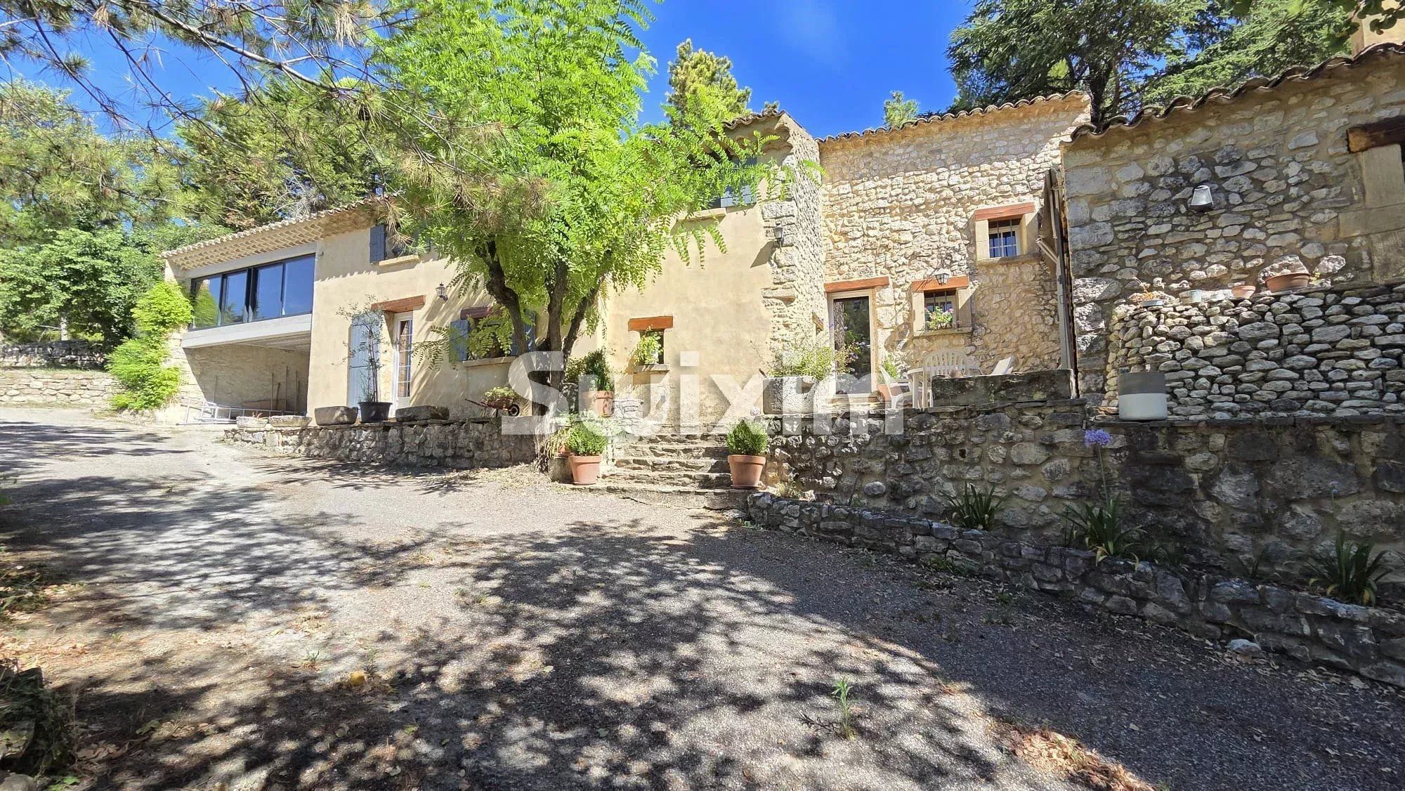 casa 6 Camere in vendita su Roussas (26230)