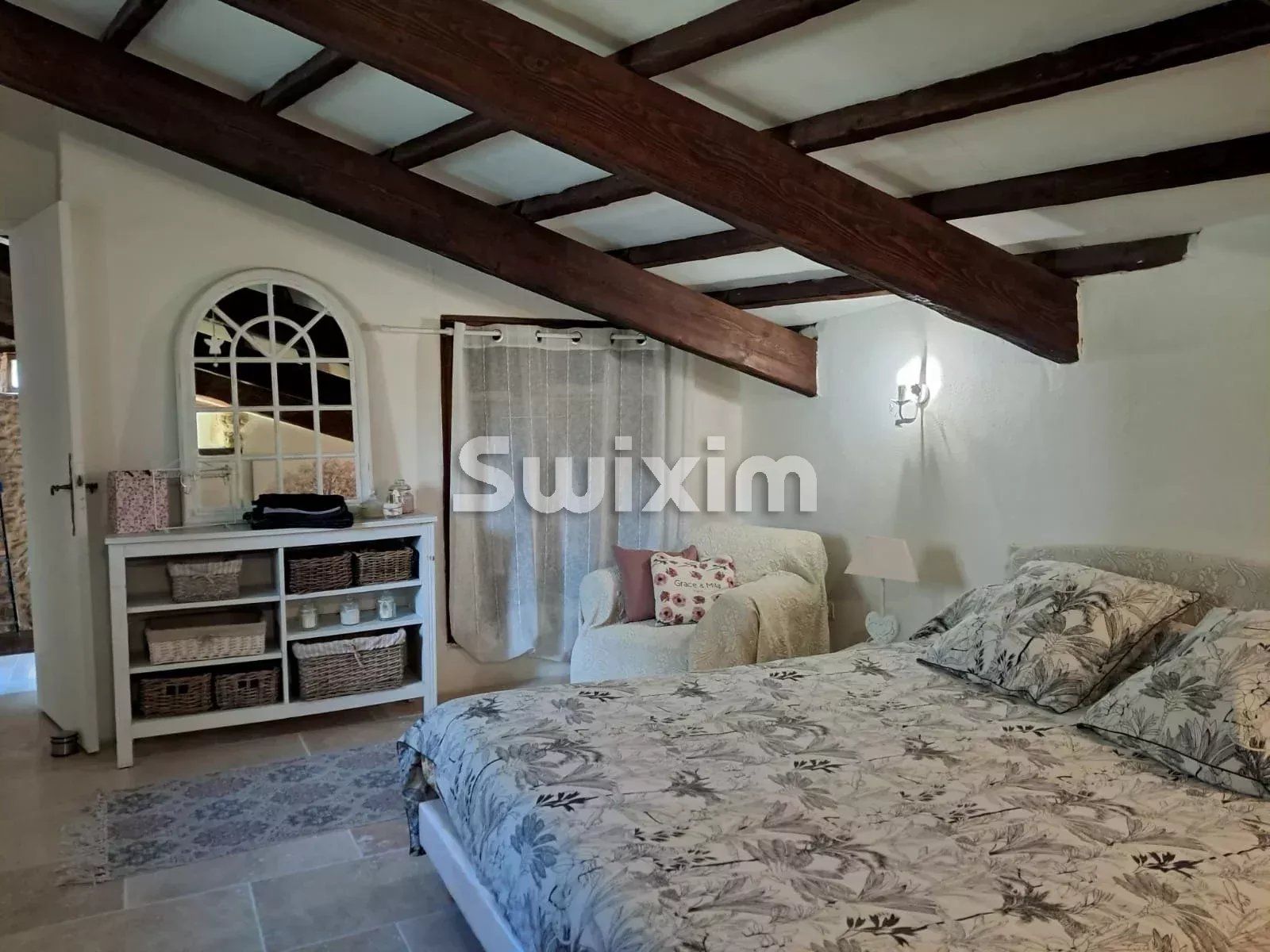 house 6 Rooms for sale on Grignan (26230)
