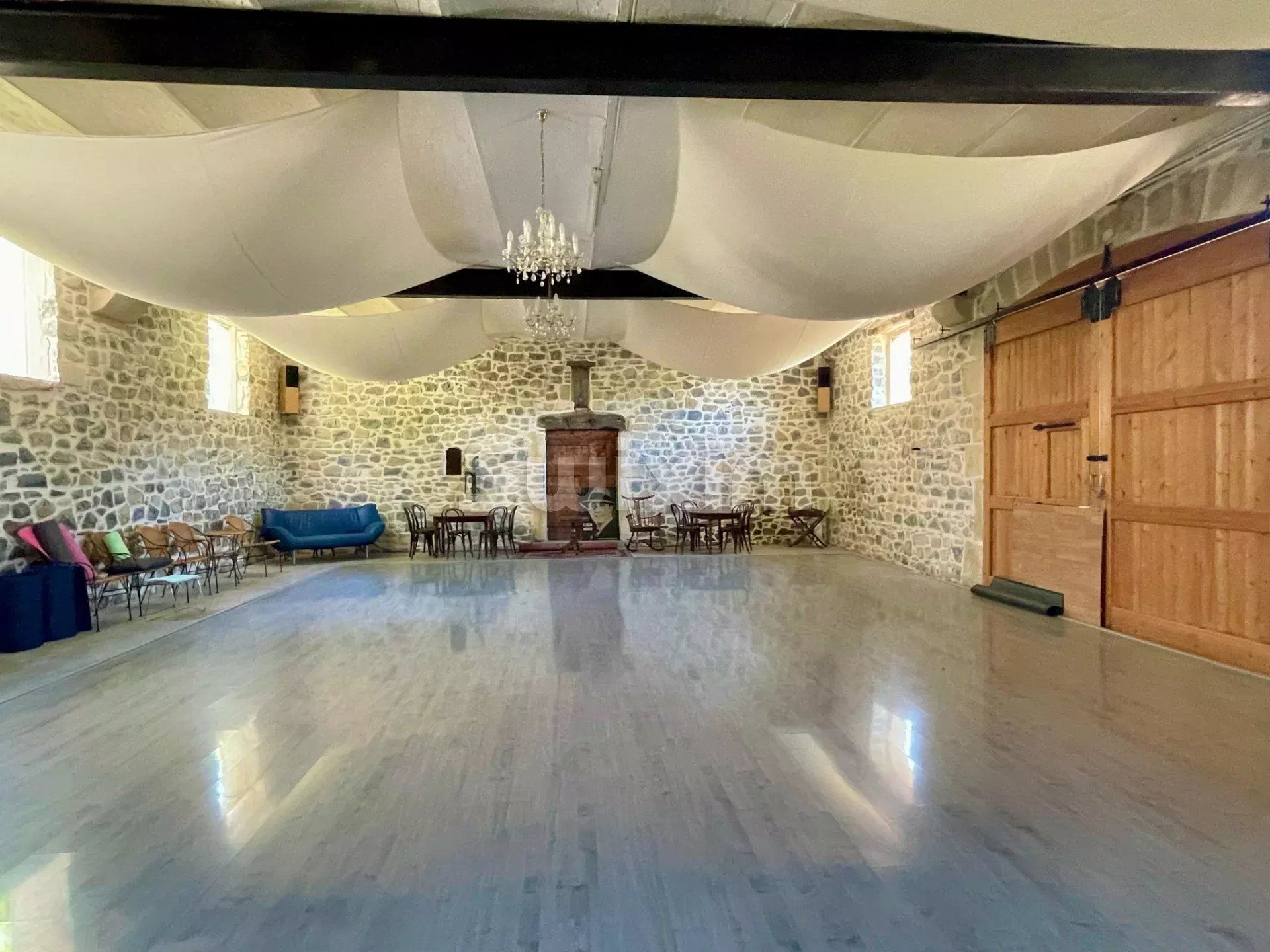 propiedad 23 Salas en venta en Moulézan (30350)