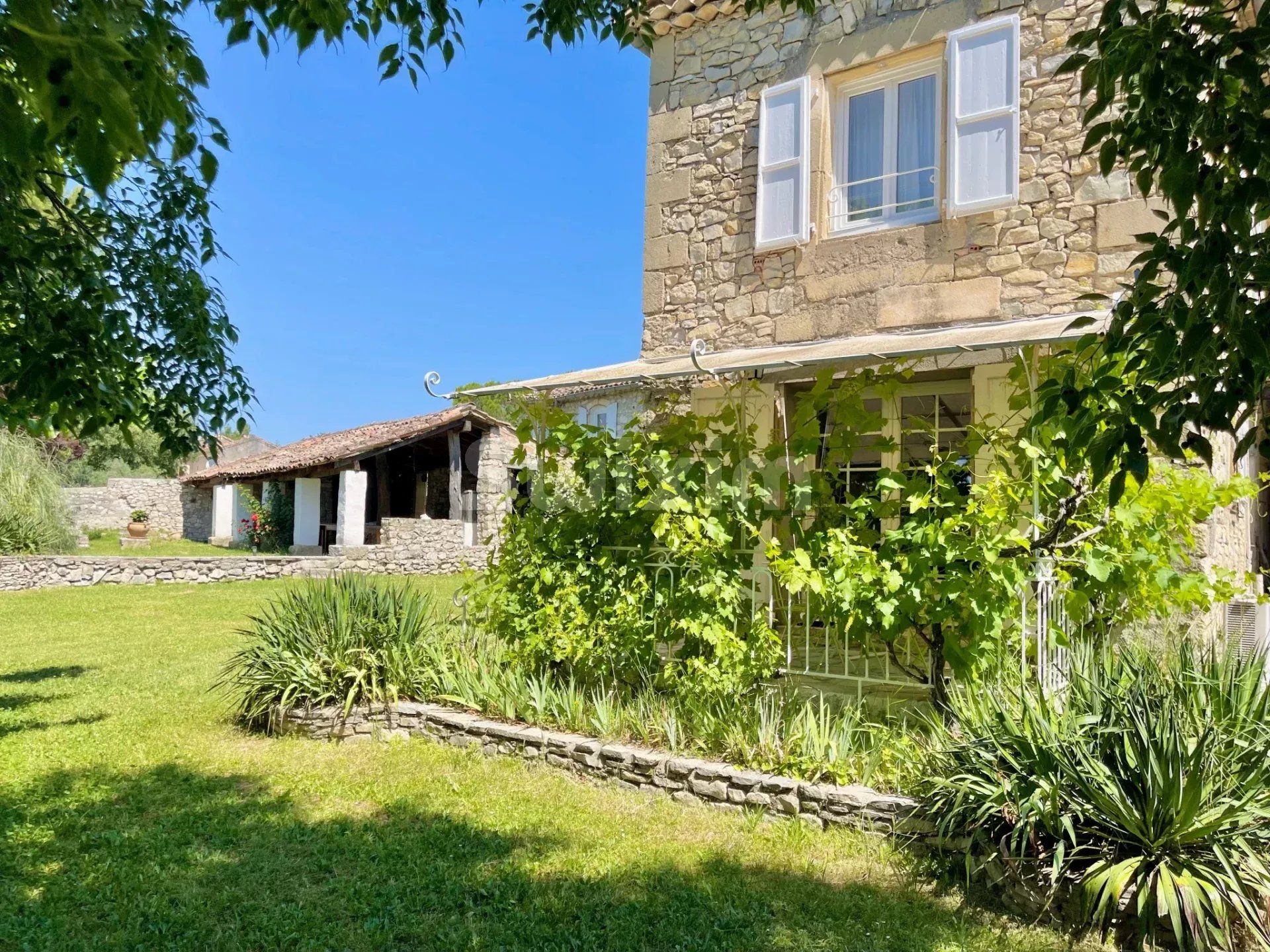 propiedad 23 Salas en venta en Moulézan (30350)