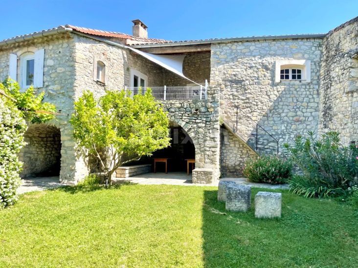 Venta Propiedad Moulézan 23&nbsp;Salas 500&nbsp;m²