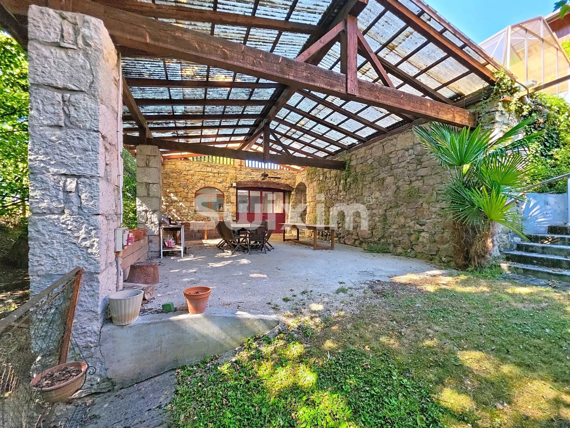 casa 10 Quartos para venda sobre Divonne-les-Bains (01220)