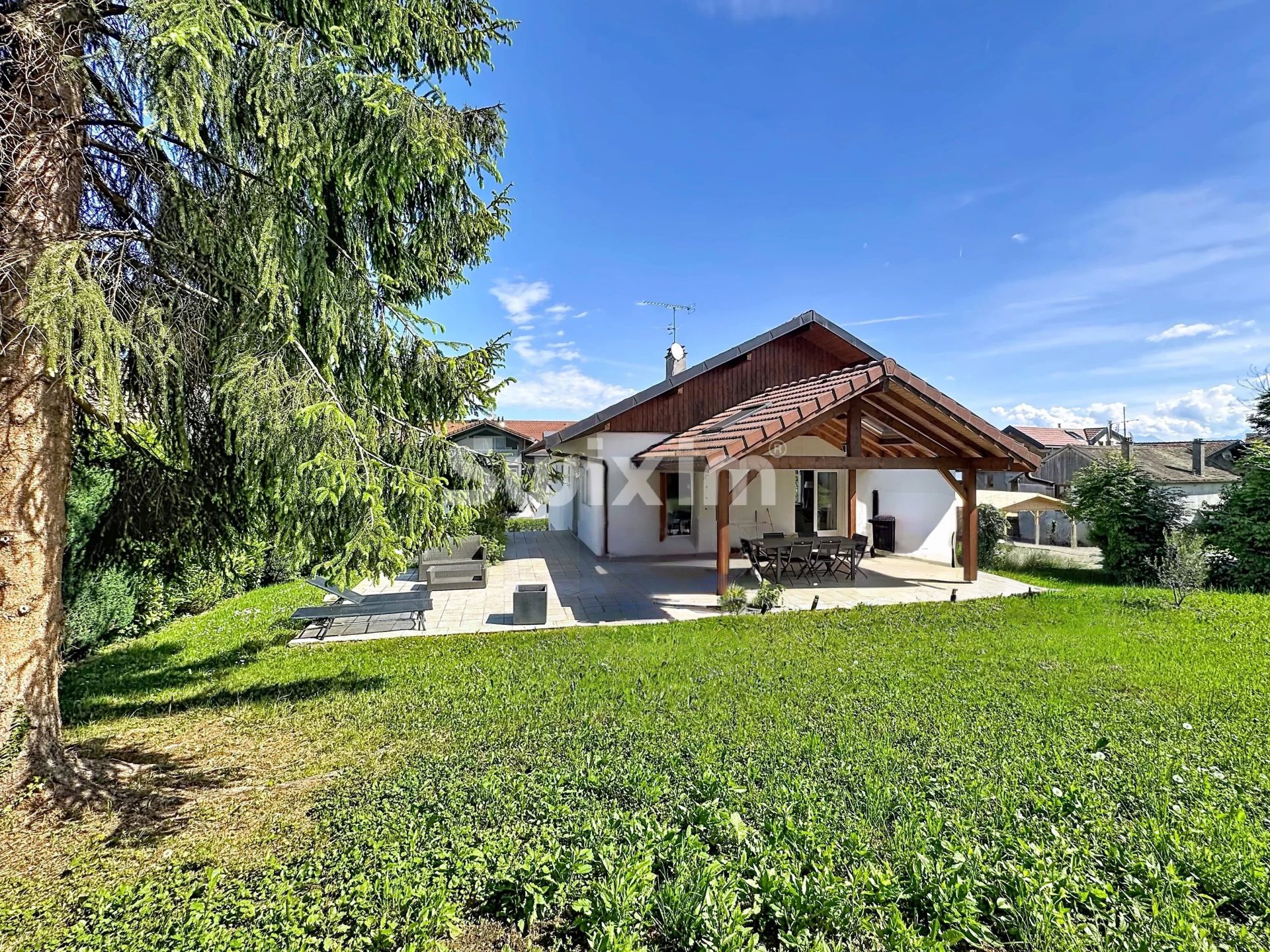 casa 6 Camere in vendita su Neuvecelle (74500)