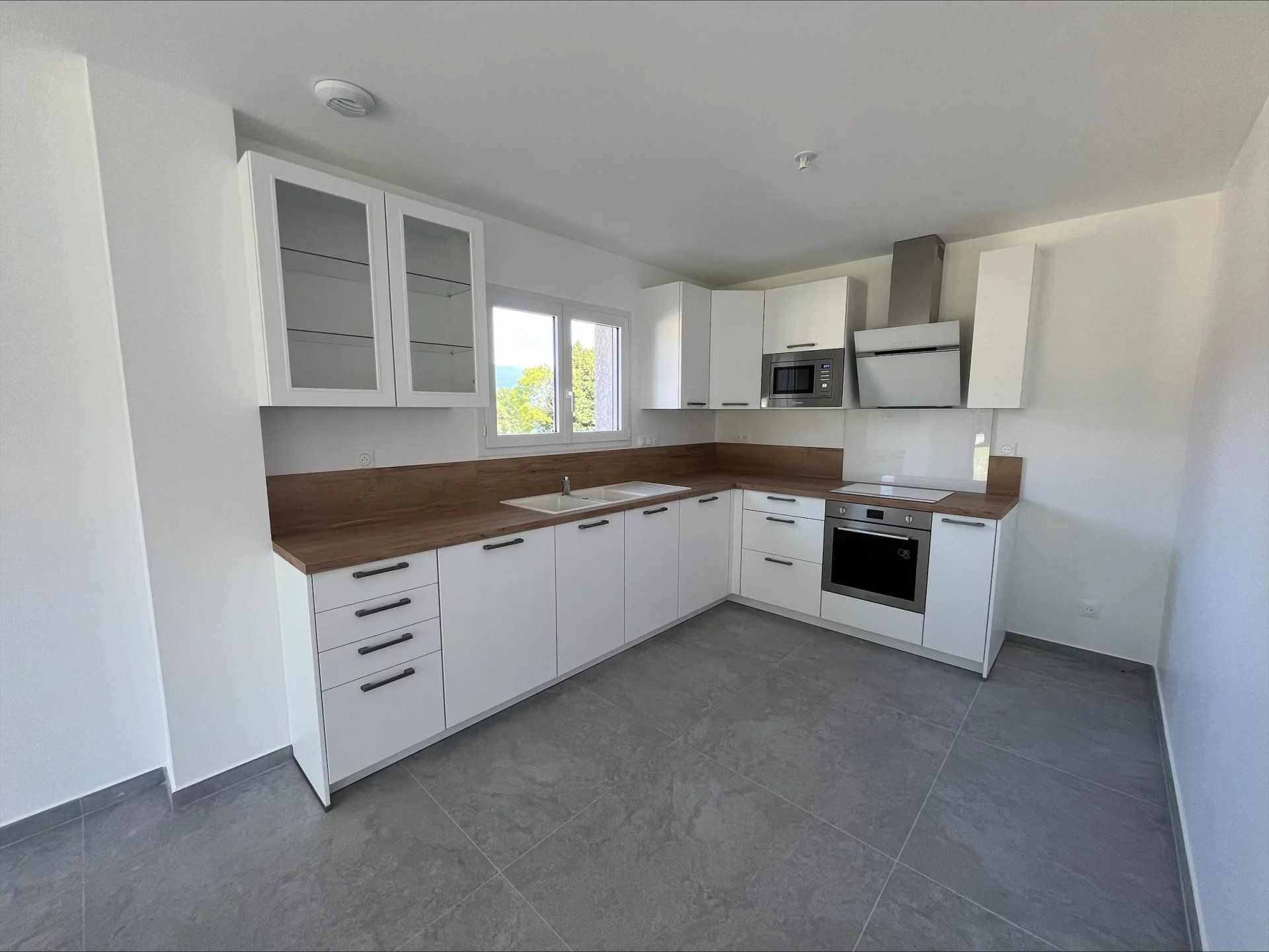 house 5 Rooms for rent on Ruffieux (73310)