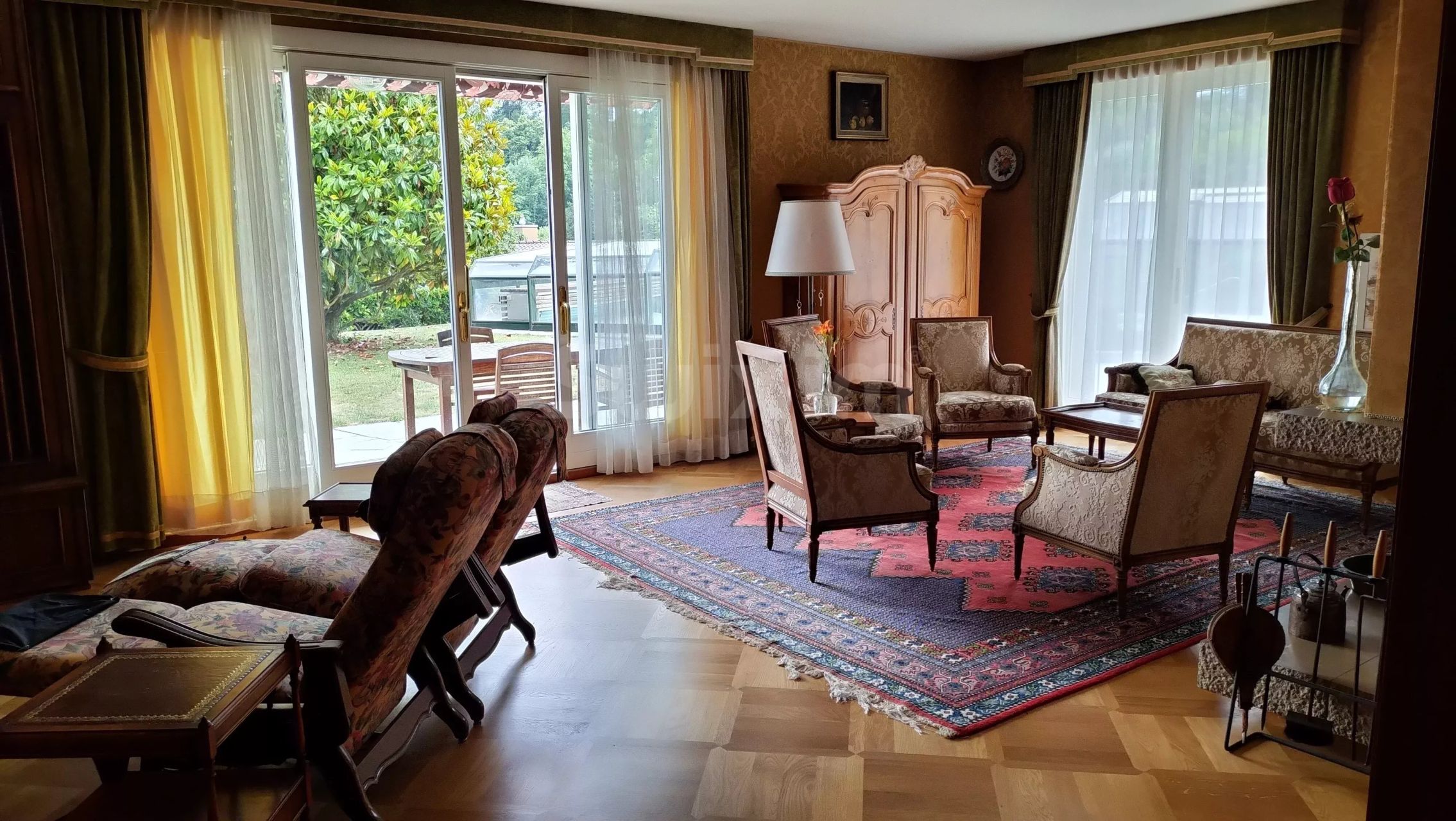 appartement 7 Pièces en location sur Neuchâtel (2000)