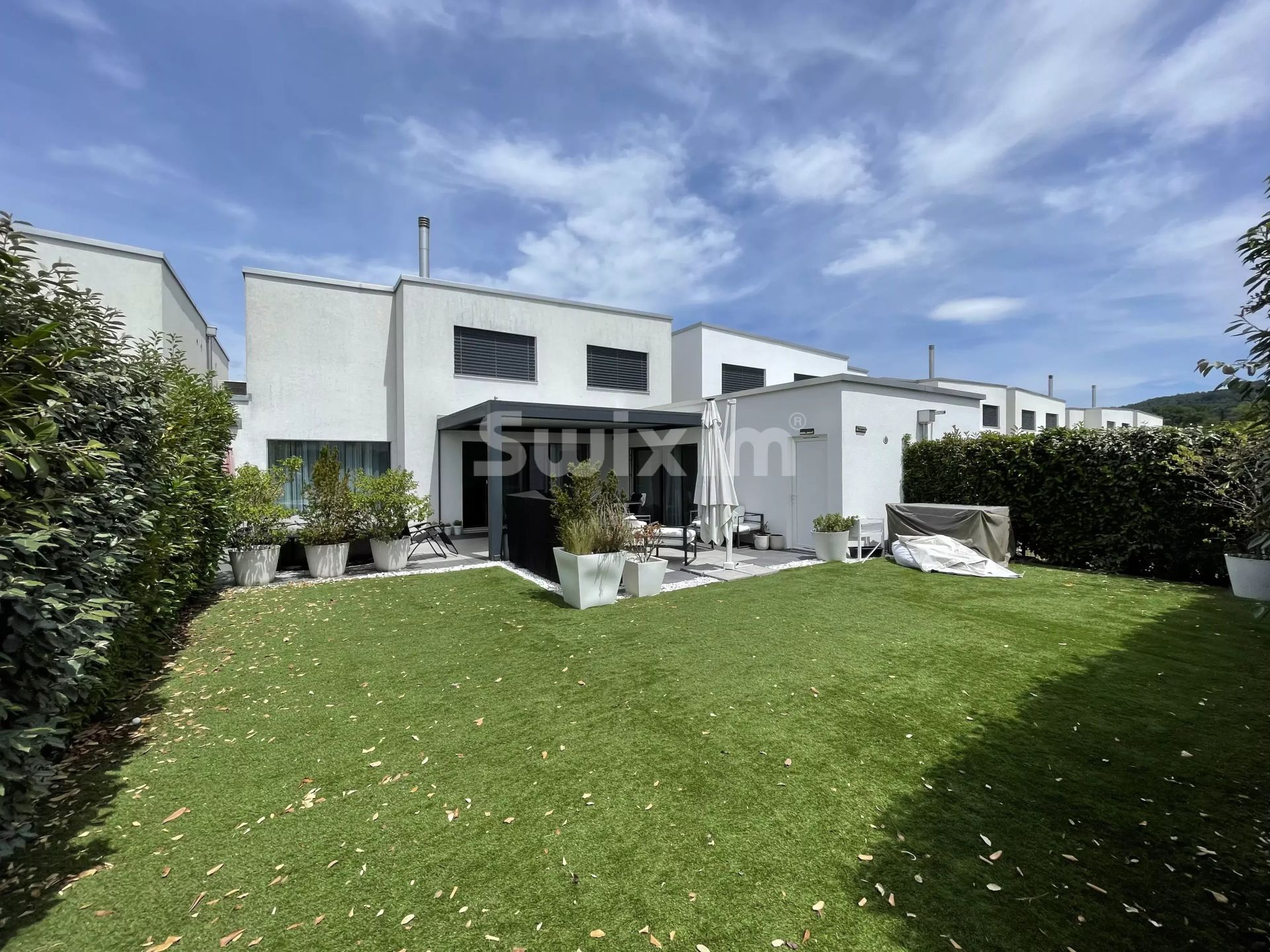 house 5.5 Rooms for rent on Thielle (2075)