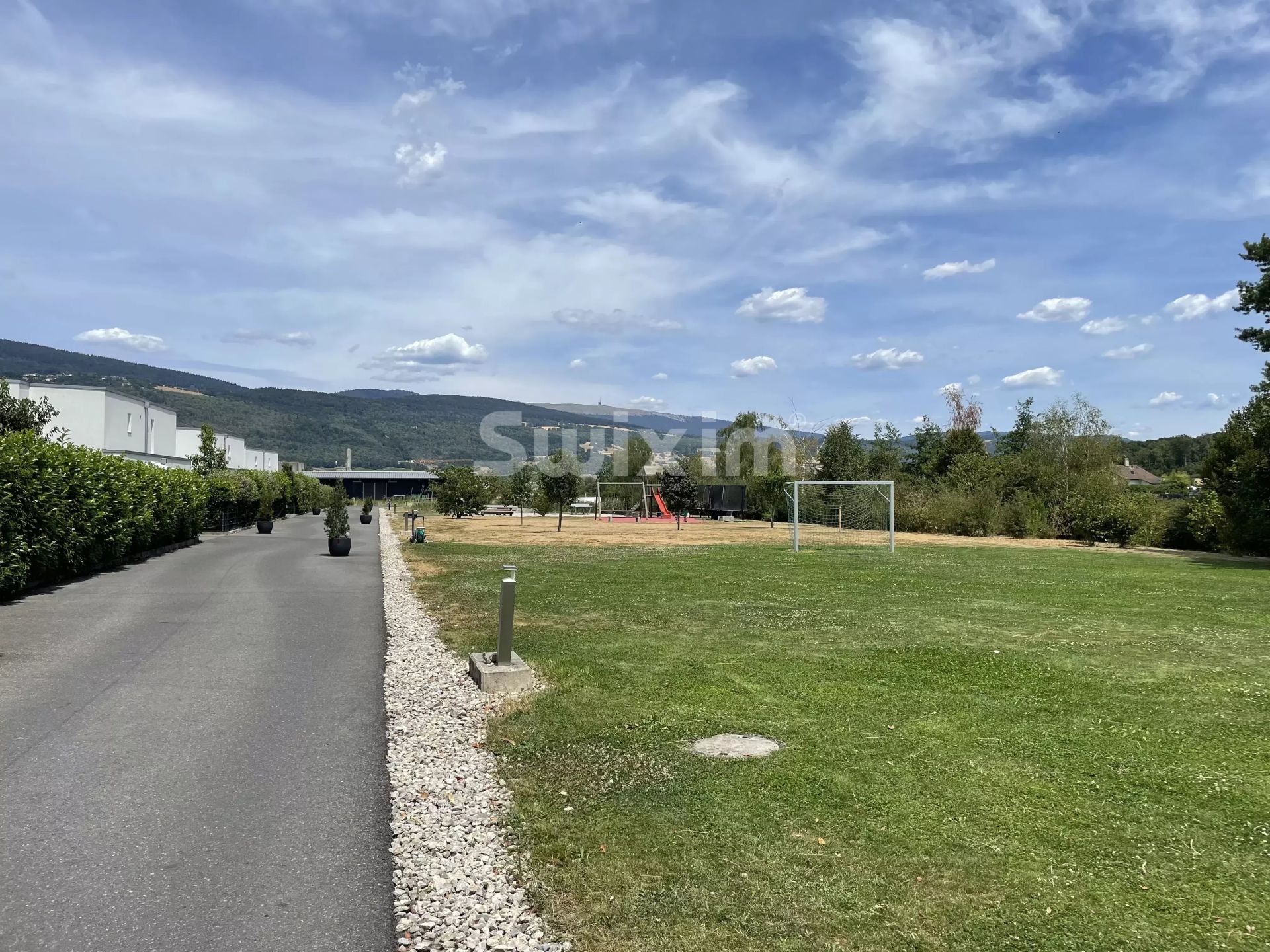 house 5.5 Rooms for rent on Thielle (2075)