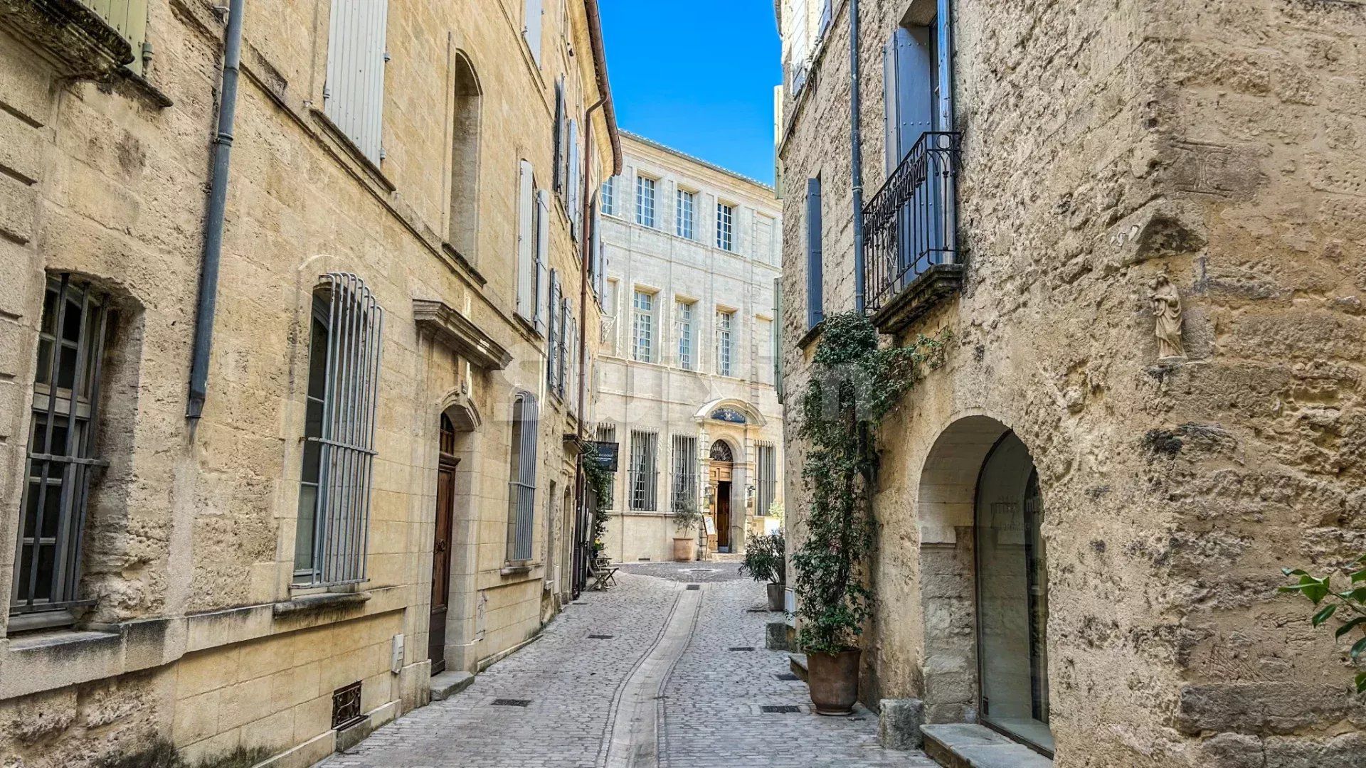 locale commerciale in cessione di contratto di locazione su Uzès (30700)