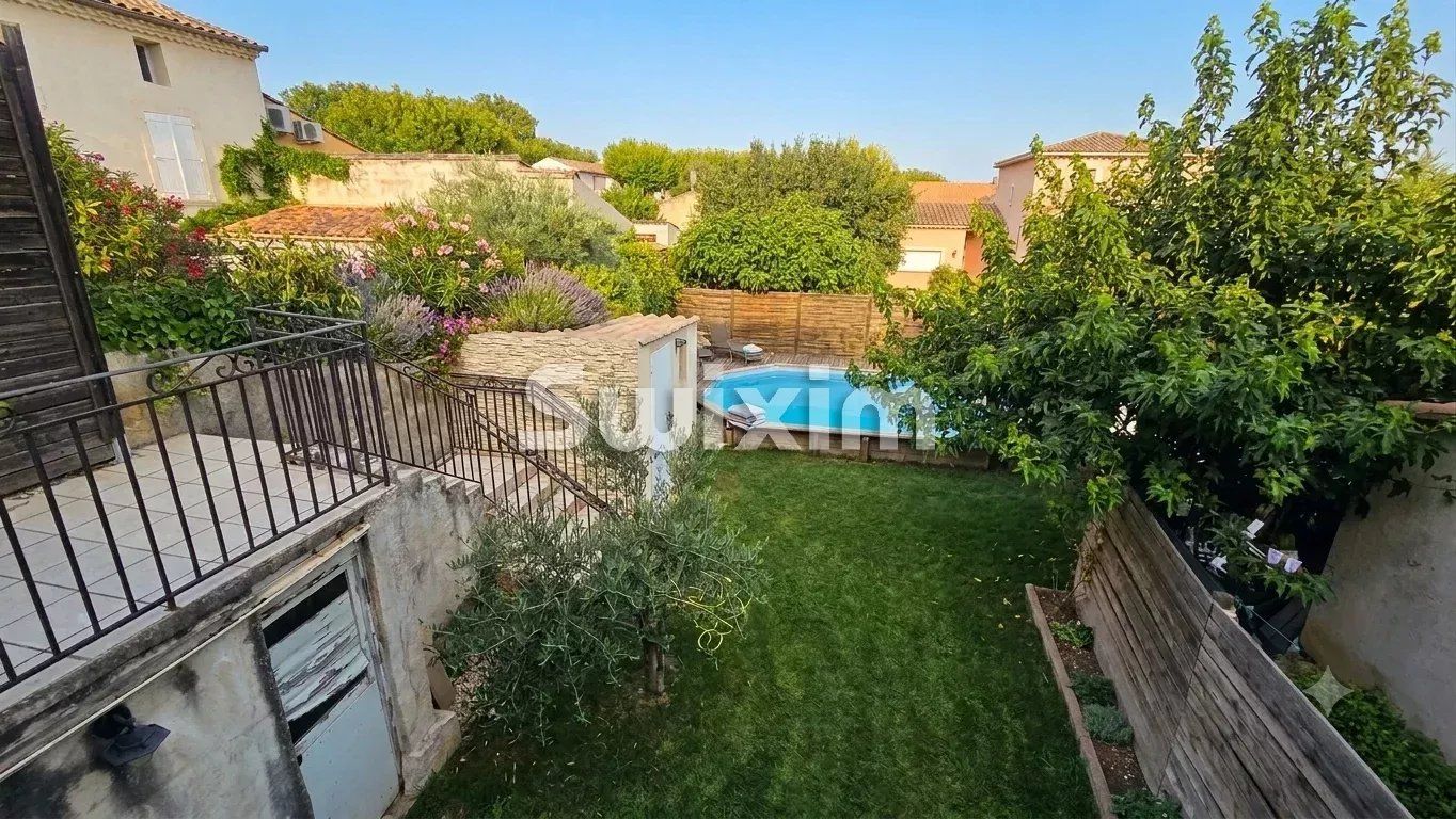 edificio 6 Salas en venta en Jonquières (84150)