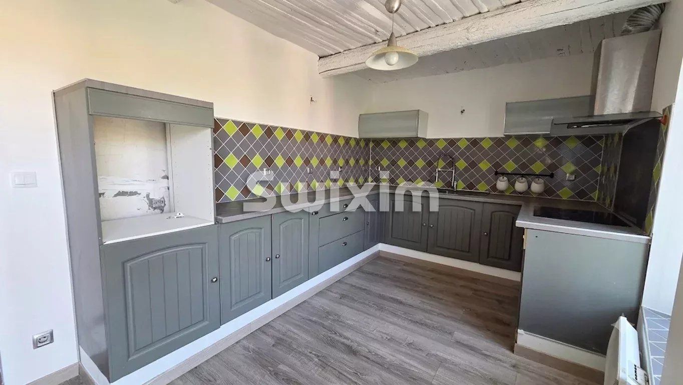 edificio 6 Salas en venta en Jonquières (84150)