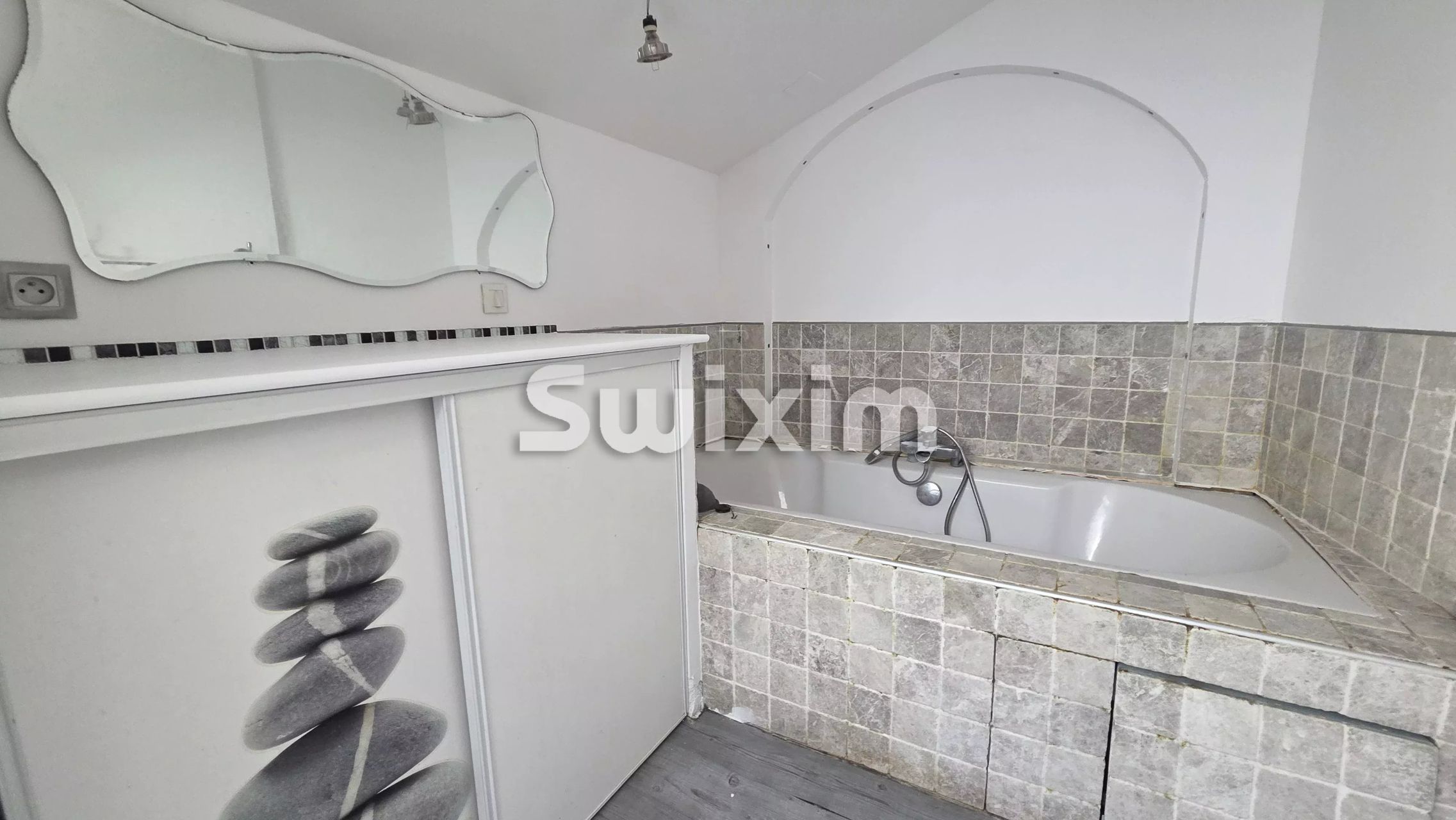 edificio 6 Salas en venta en Jonquières (84150)