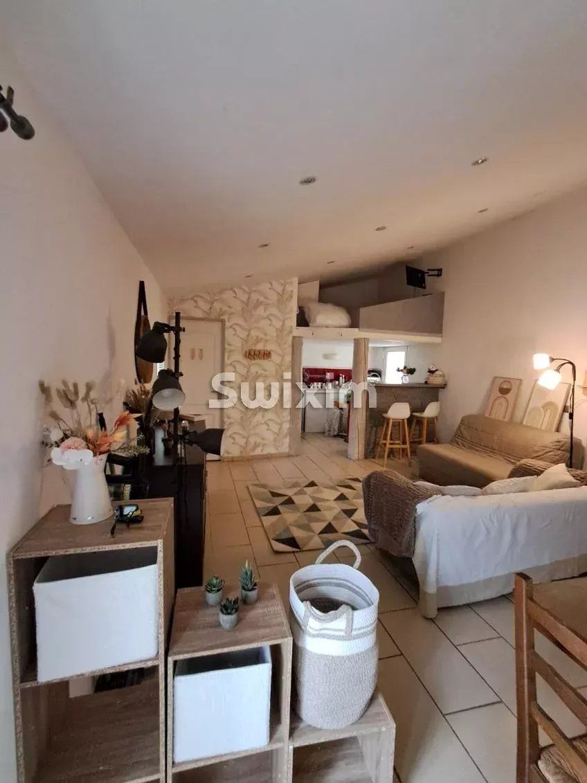 edificio 6 Salas en venta en Jonquières (84150)