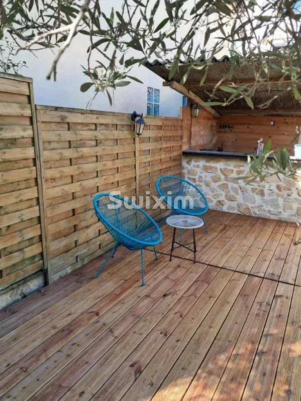 edificio 6 Salas en venta en Jonquières (84150)
