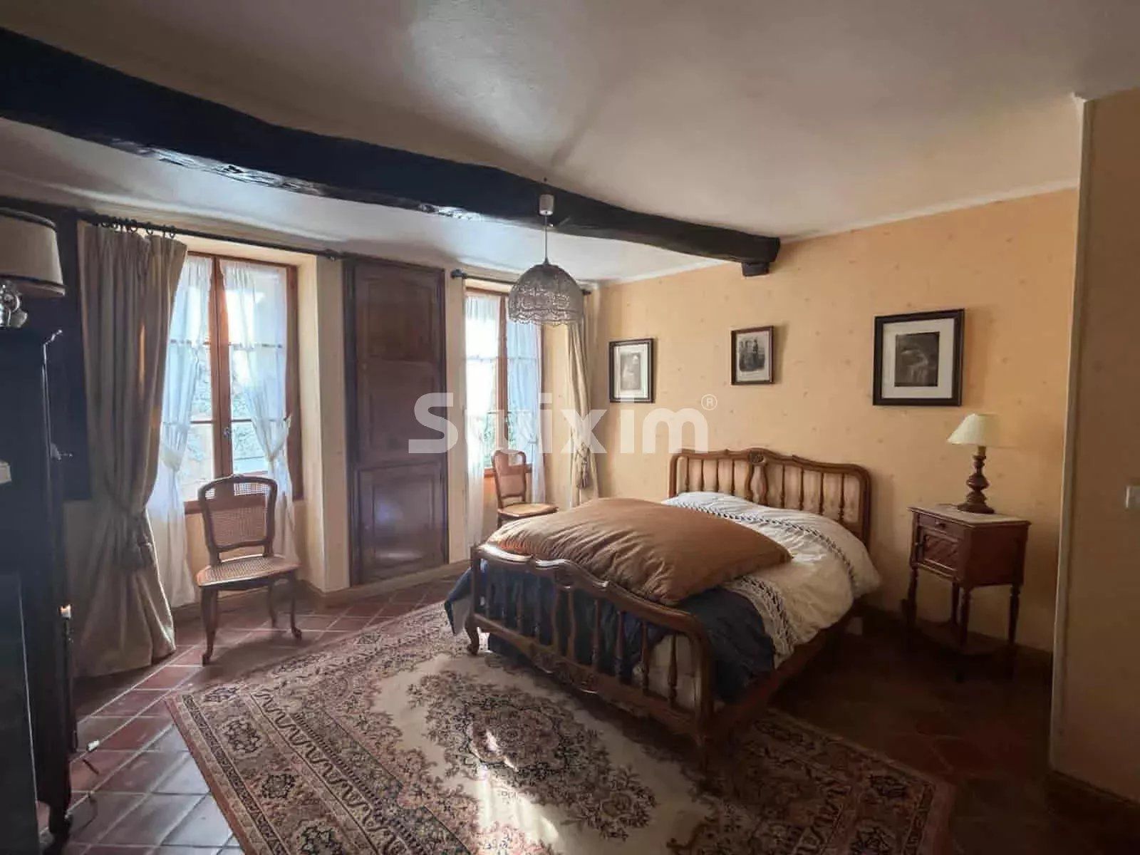 house 12 Rooms for sale on L'Isle-sur-Serein (89440)