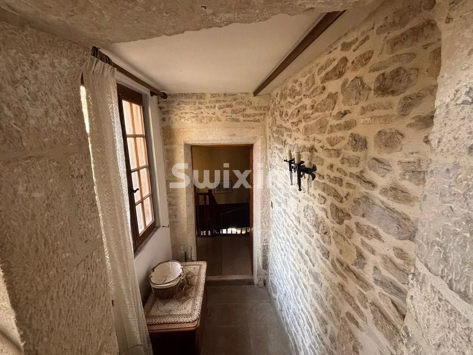 house 12 Rooms for sale on L'Isle-sur-Serein (89440)