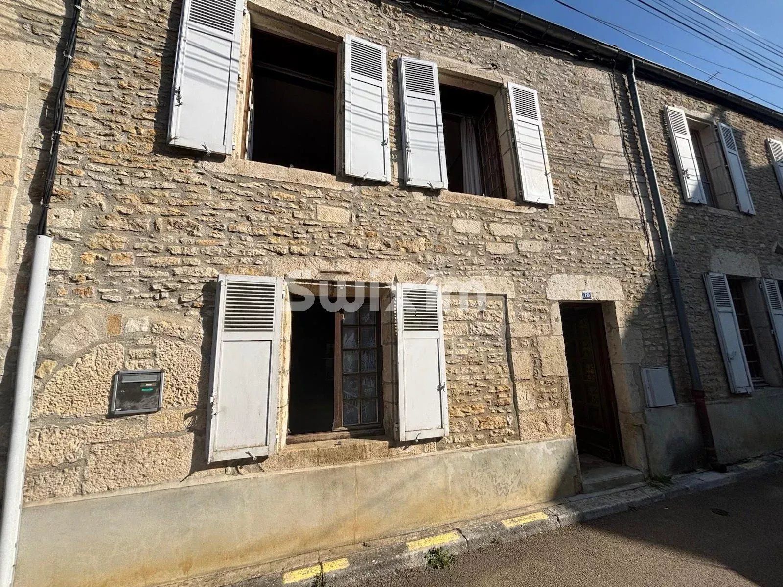 house 12 Rooms for sale on L'Isle-sur-Serein (89440)