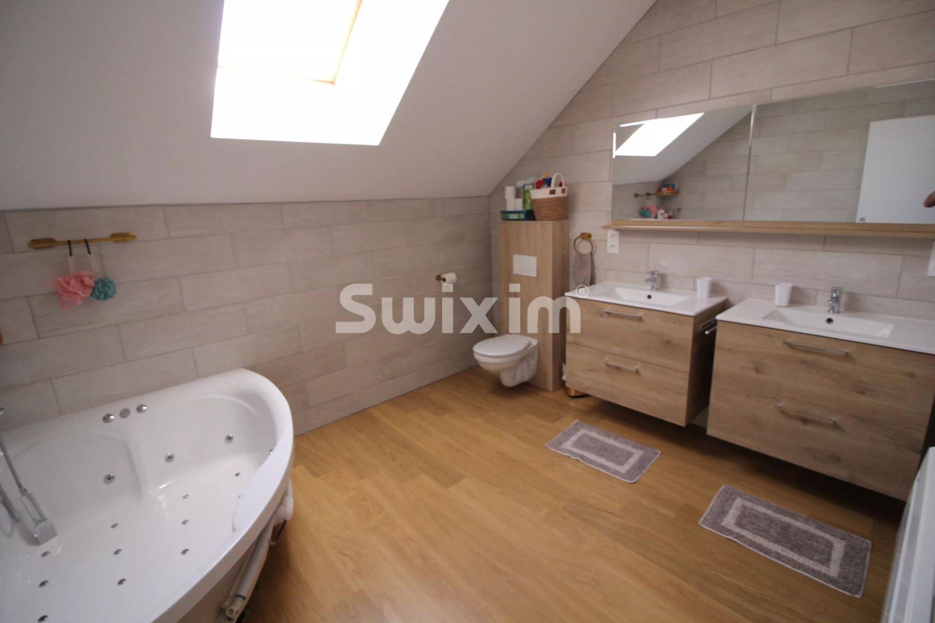 casa 15 Quartos para venda sobre Le Deschaux (39120)