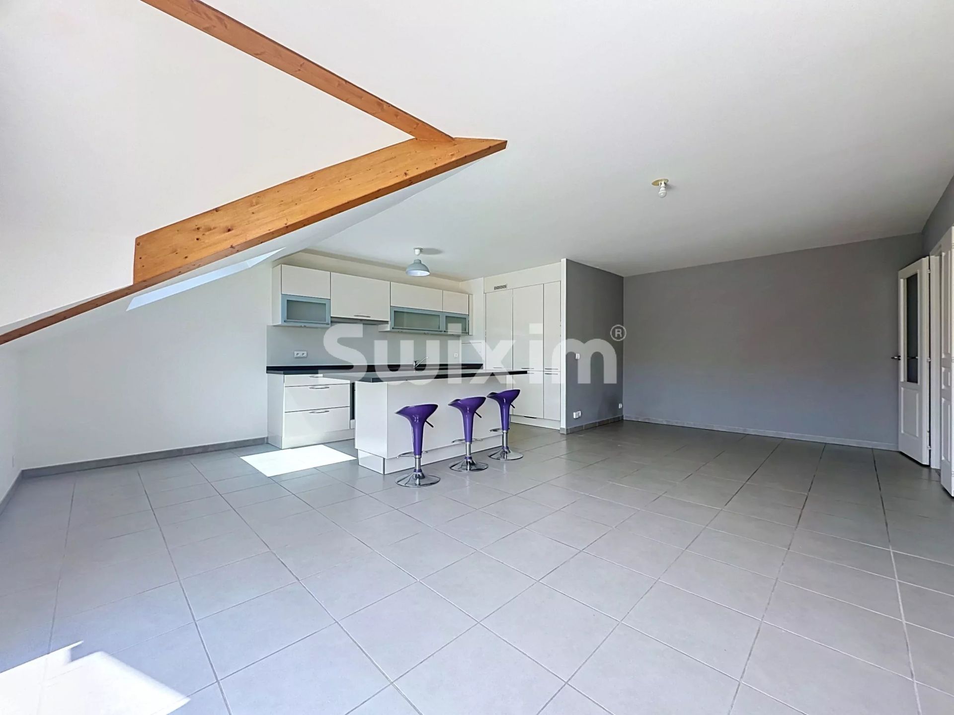 apartment 3 Rooms for rent on Thoiry (01710)