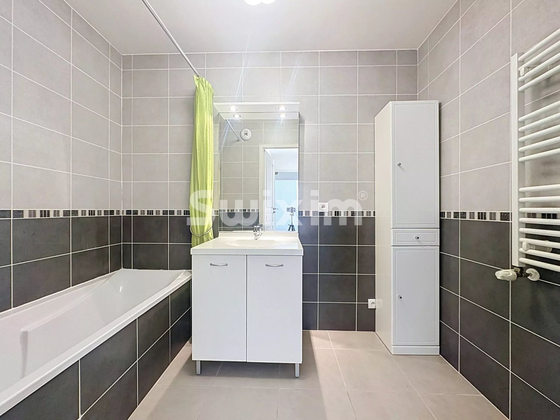 apartment 3 Rooms for rent on Thoiry (01710)