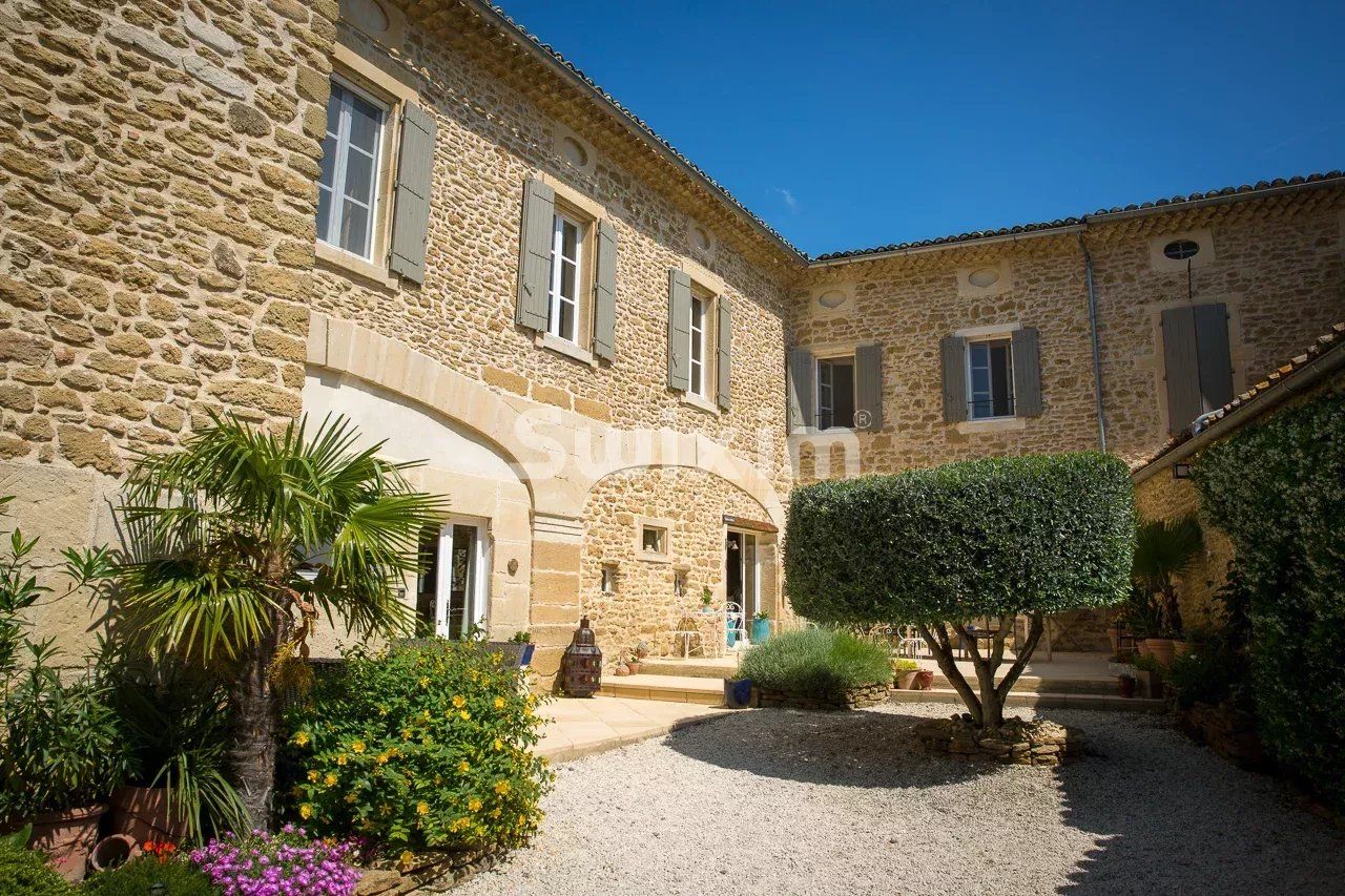 casa 14 Quartos para venda sobre Grignan (26230)