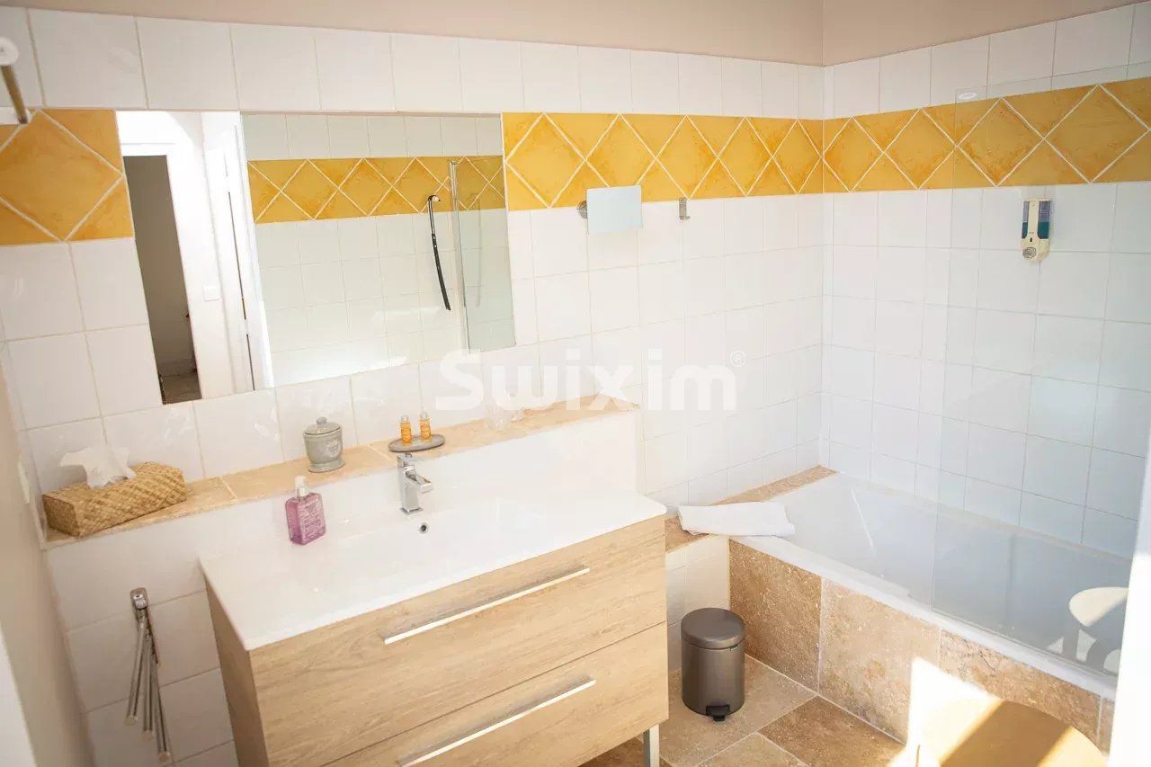 casa 14 Quartos para venda sobre Grignan (26230)
