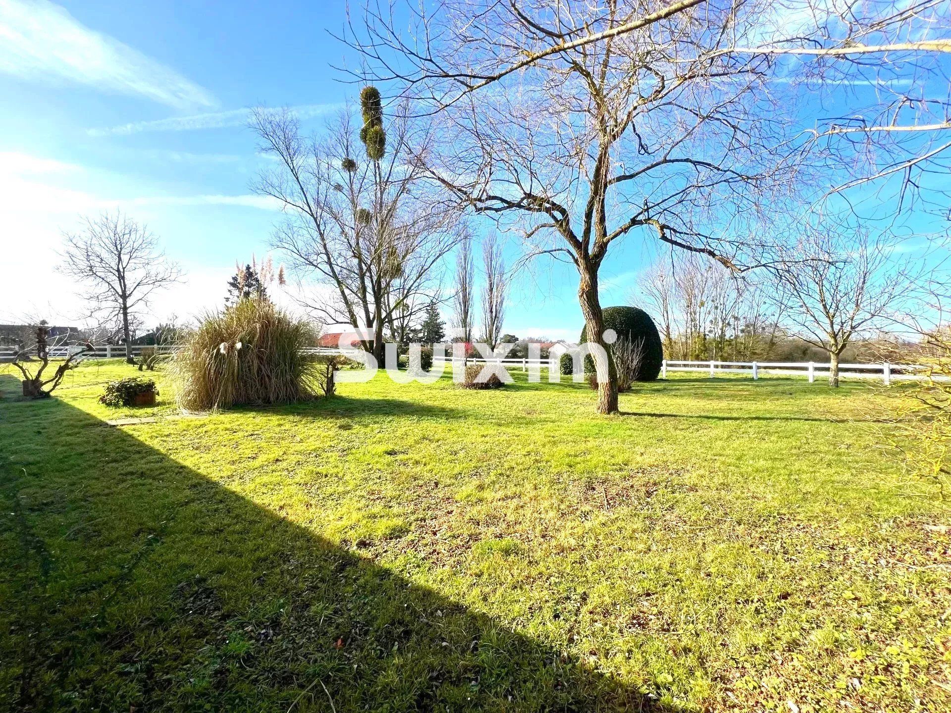 casa 11 Camere in vendita su Saint-Germain-du-Bois (71330)