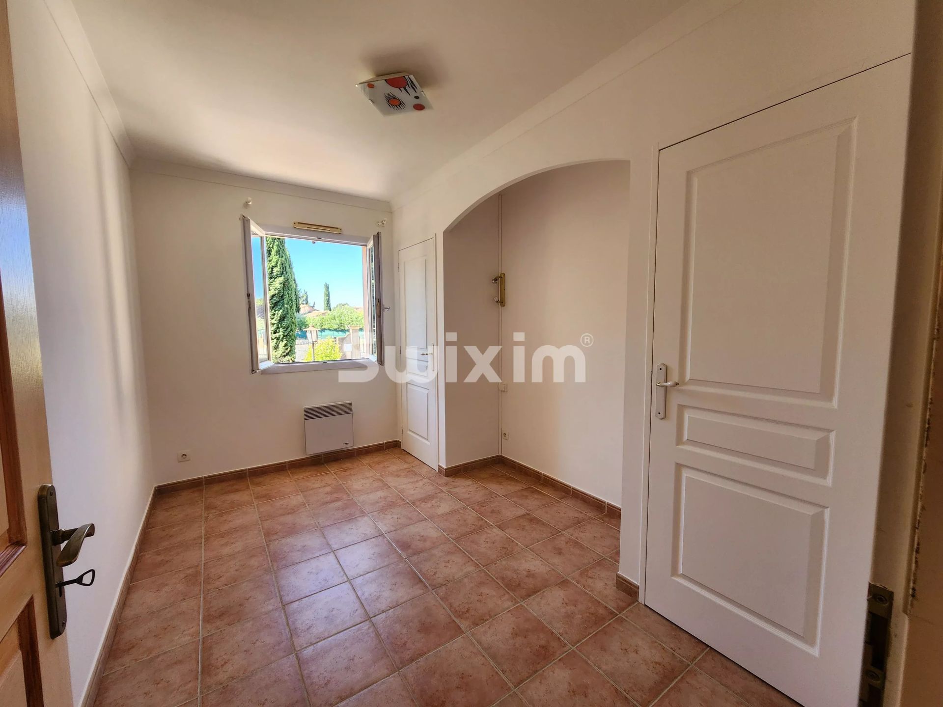 house 5 Rooms for sale on Les Arcs (83460)