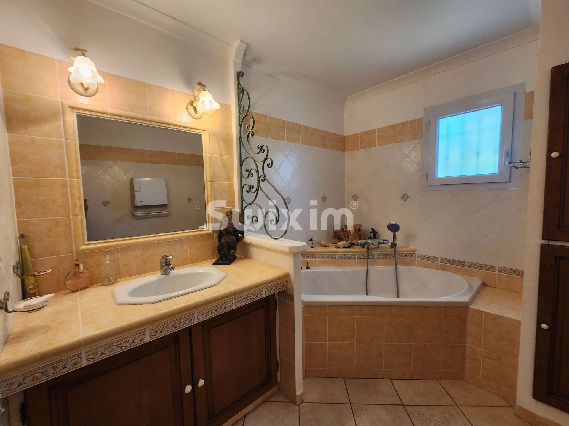 house 5 Rooms for sale on Les Arcs (83460)