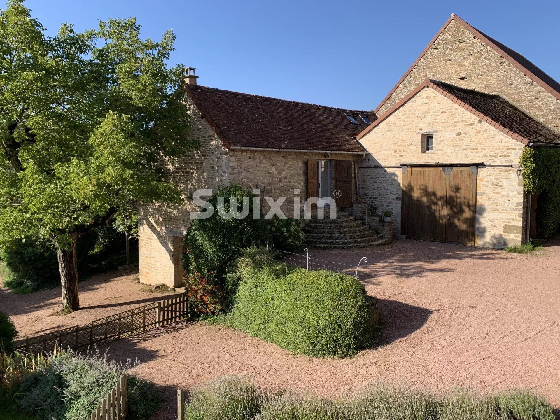 propriété 10 Pièces en vente sur Culles-les-Roches (71460)