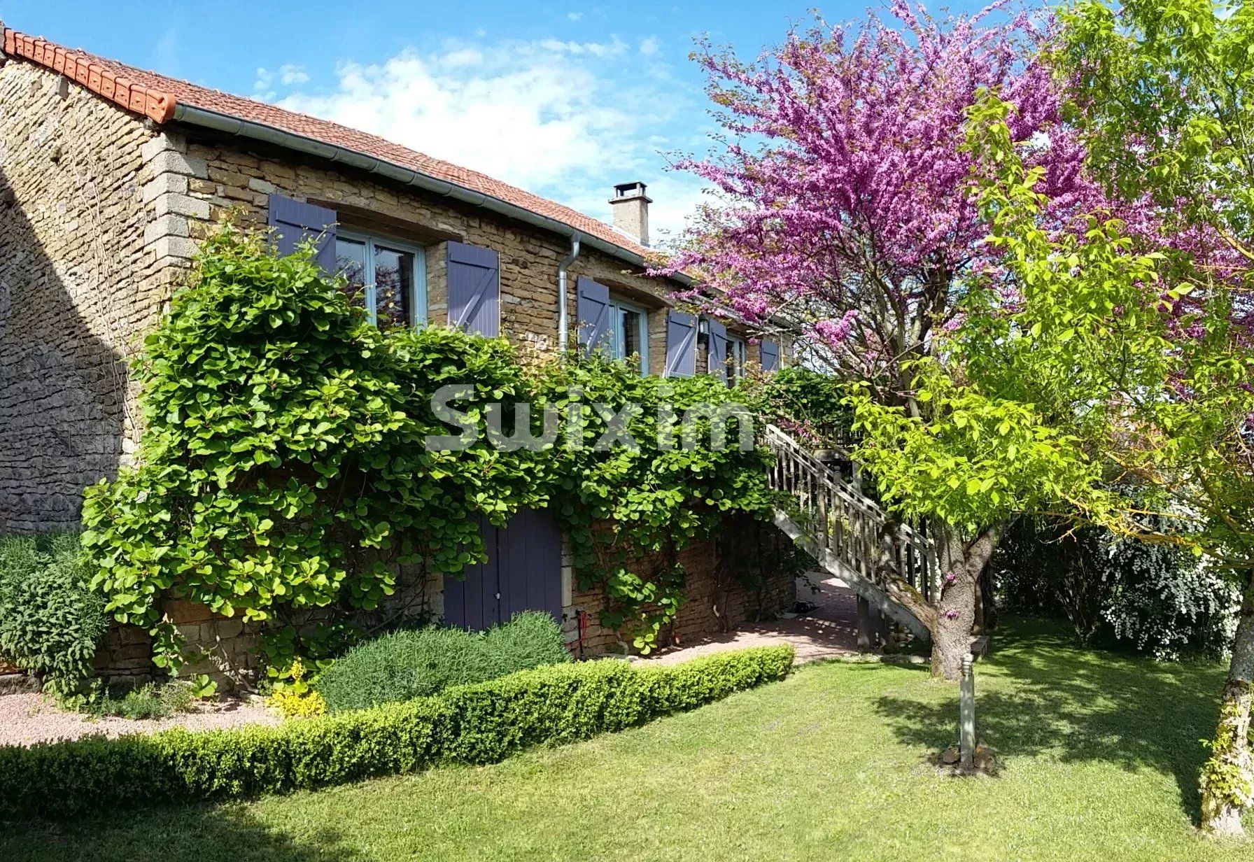 propriété 10 Pièces en vente sur Culles-les-Roches (71460)