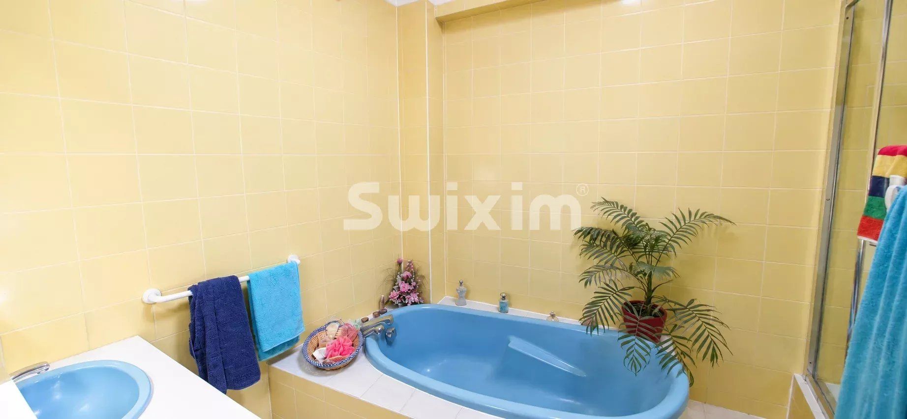 house 5 Rooms for sale on Valréas (84600)
