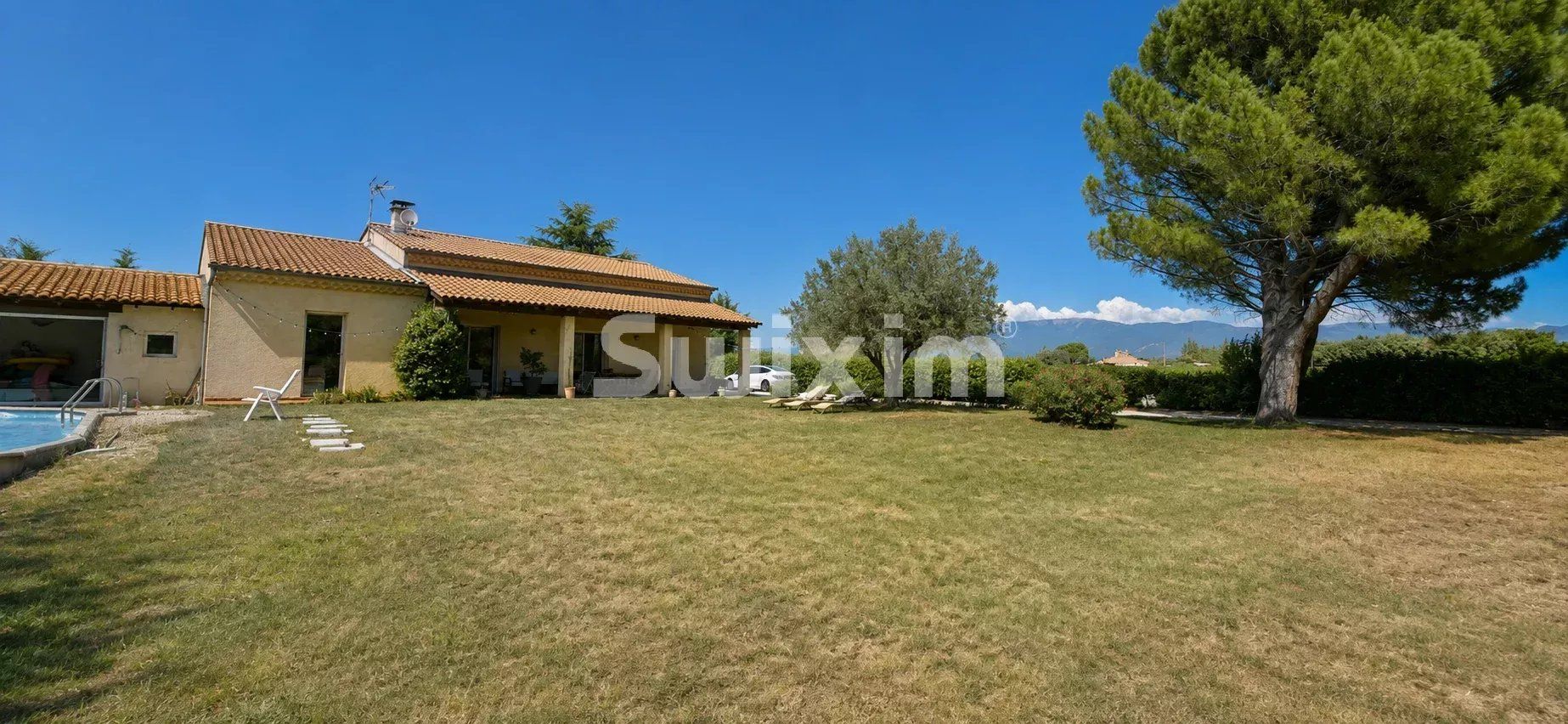 villa 8 Rooms for sale on Valréas (84600)
