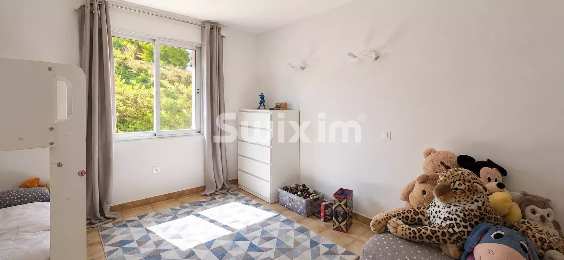 villa 8 Rooms for sale on Valréas (84600)