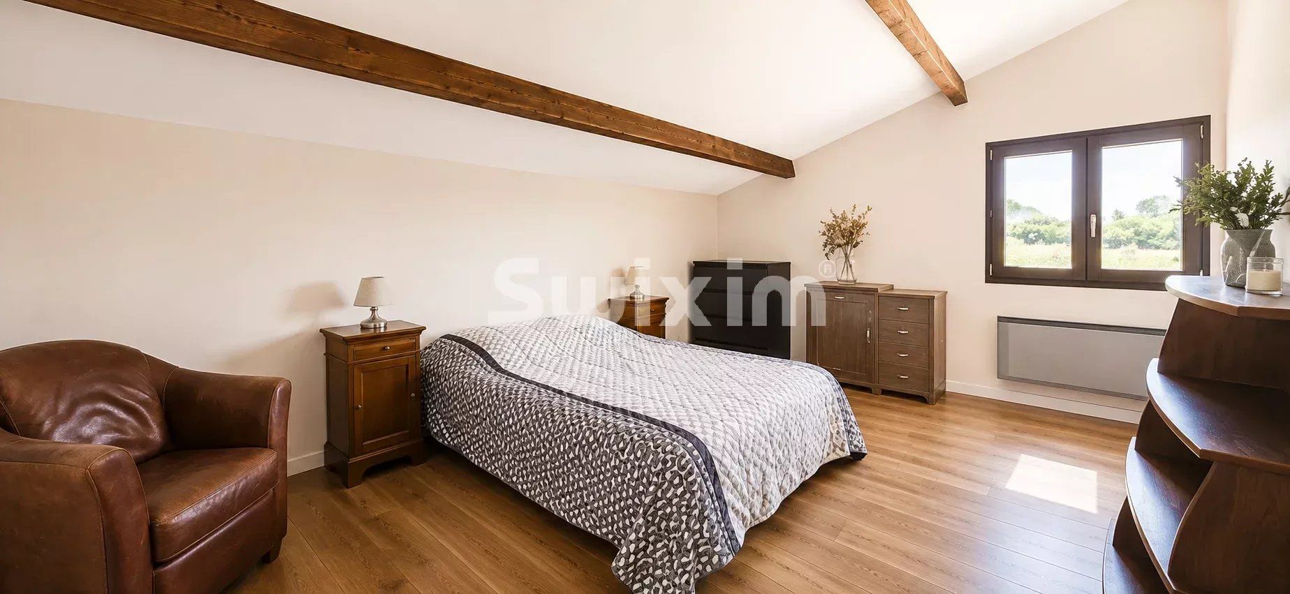 villa 8 Rooms for sale on Valréas (84600)