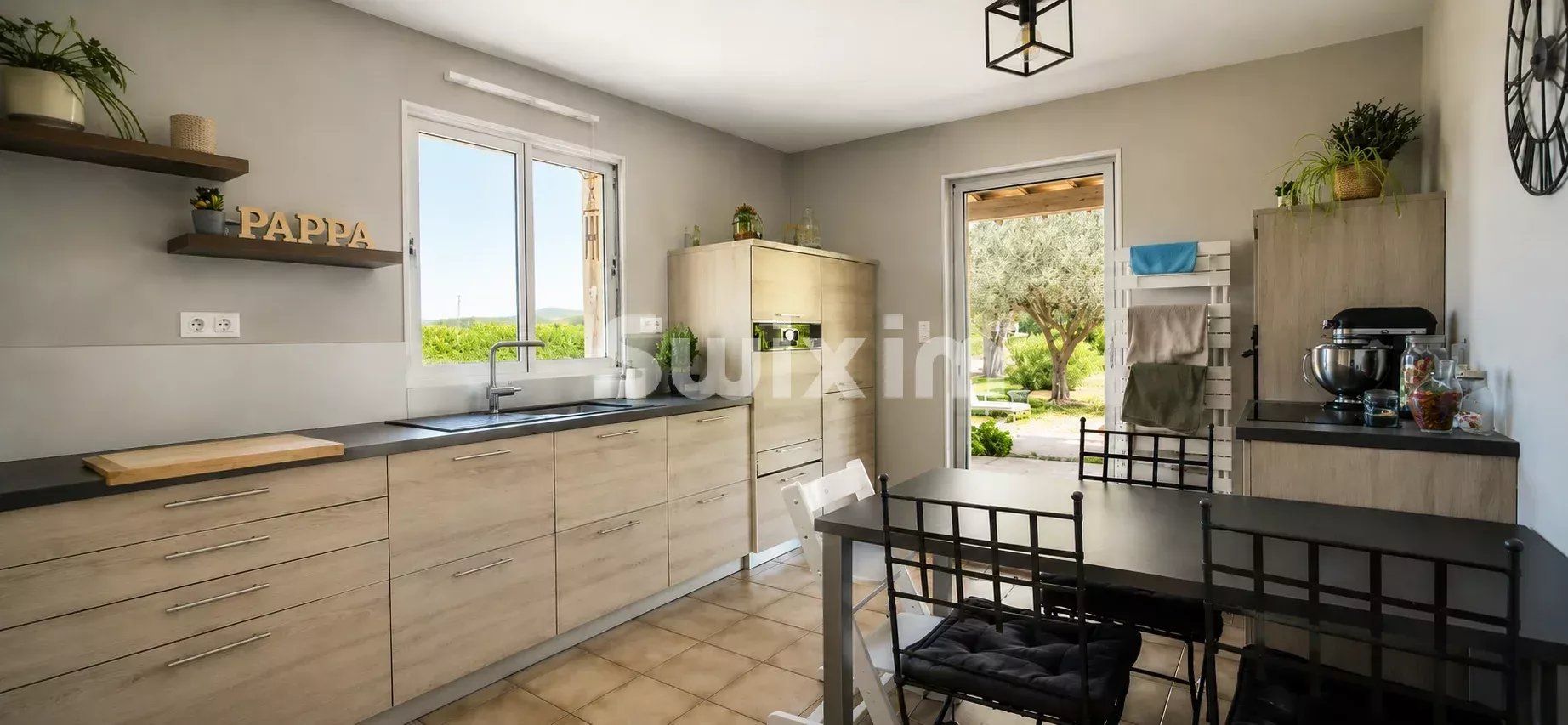 villa 8 Rooms for sale on Valréas (84600)