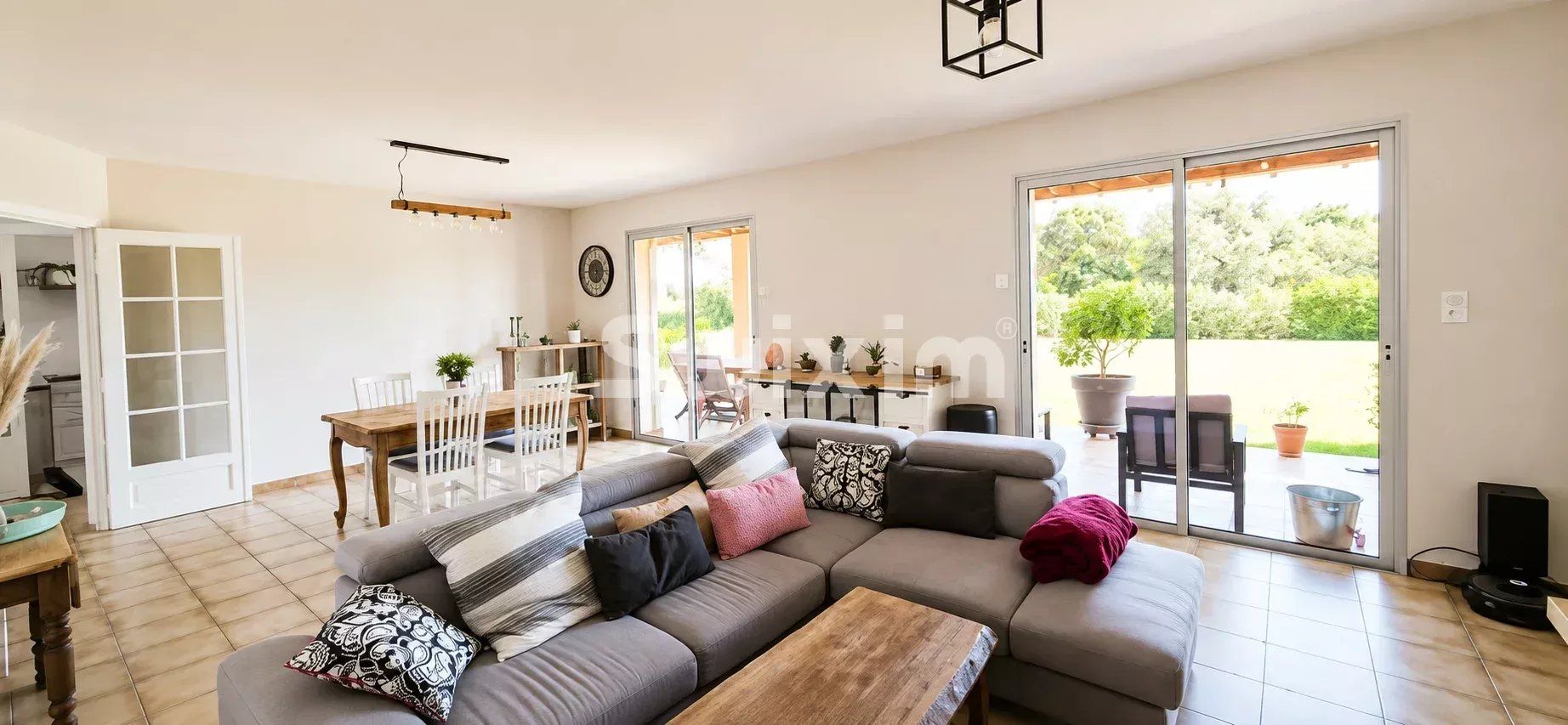 villa 8 Rooms for sale on Valréas (84600)