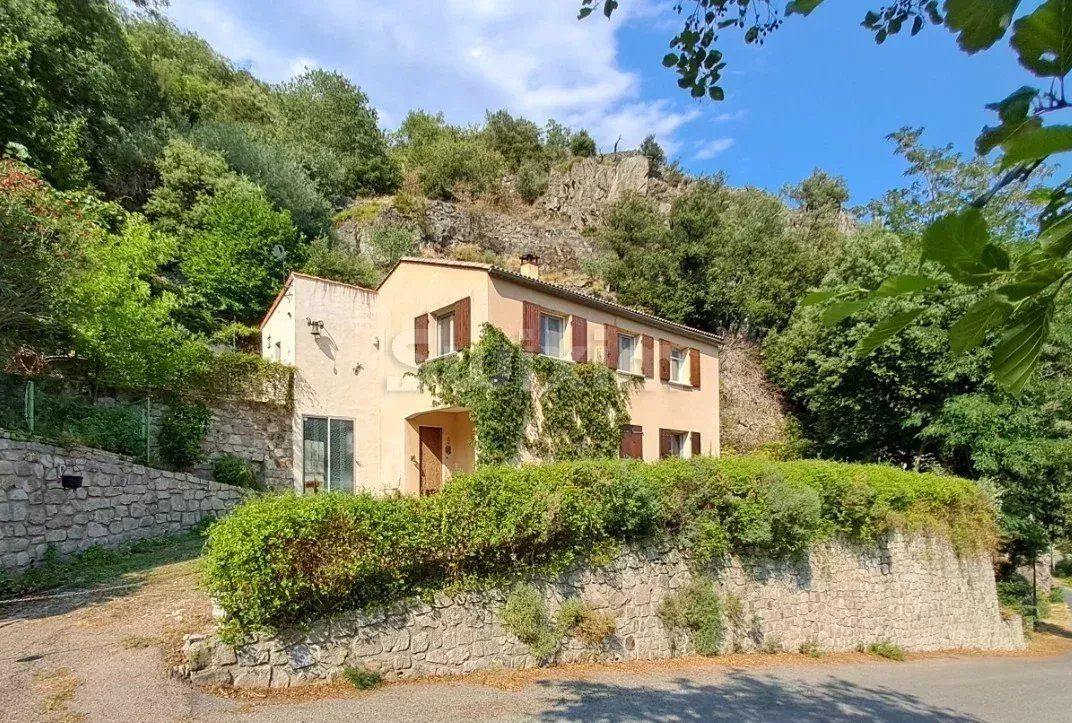 casa 5 Camere in vendita su Pied-de-Borne (48800)