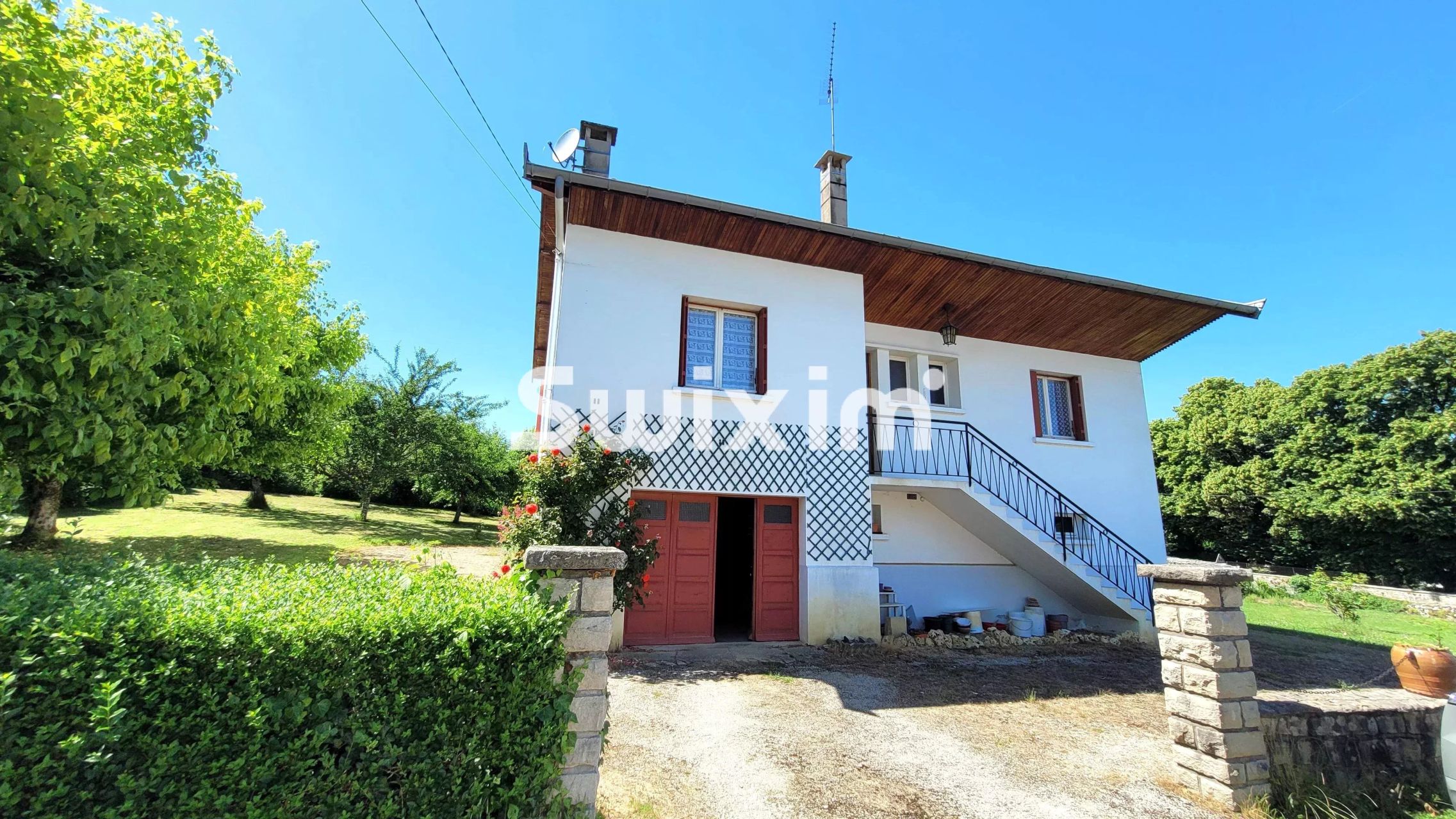 house 7 Rooms for sale on Montain (39210)