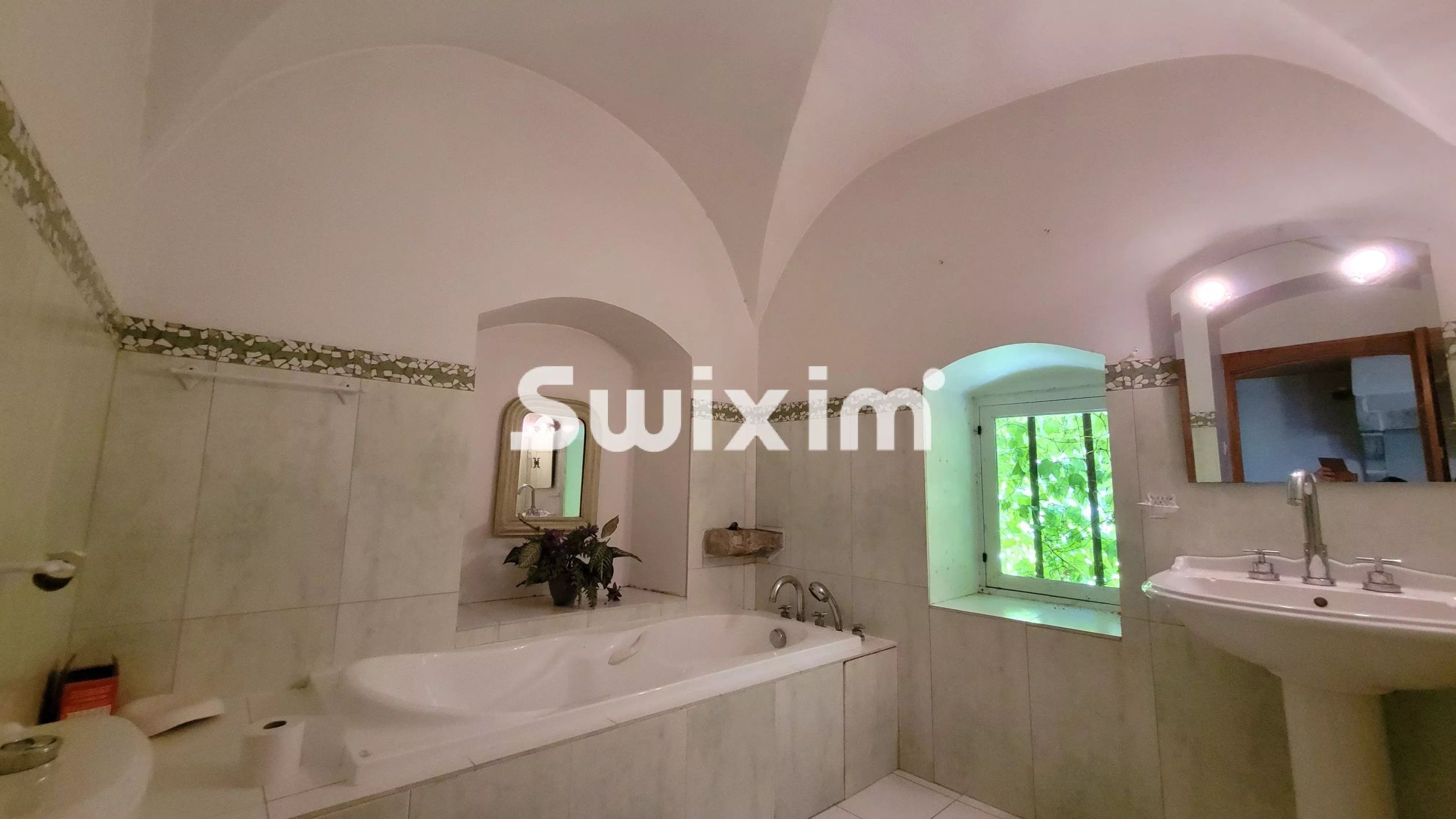 casa 12 Quartos para venda sobre Lons-le-Saunier (39000)