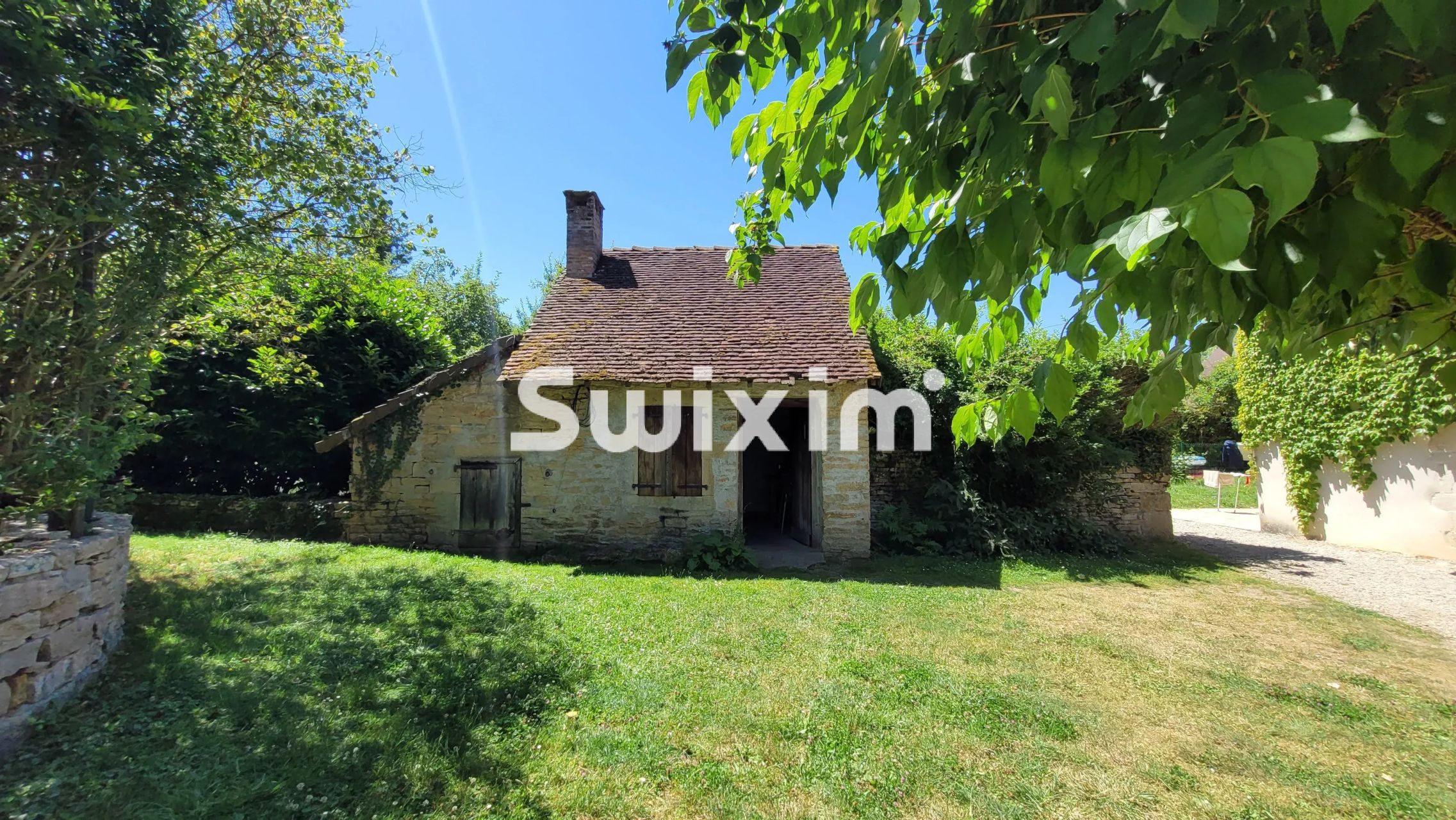 casa 12 Quartos para venda sobre Lons-le-Saunier (39000)