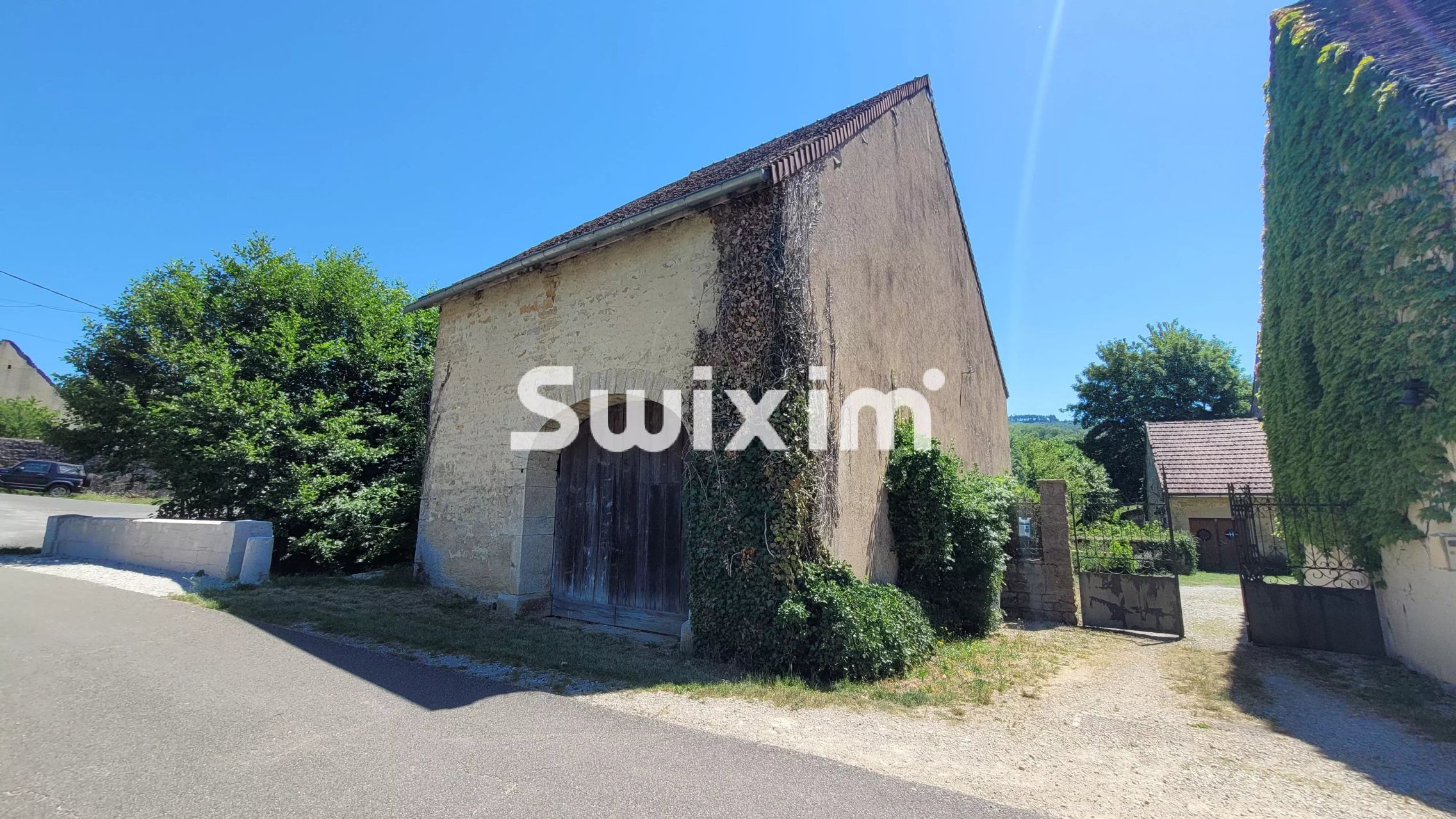 casa 12 Quartos para venda sobre Lons-le-Saunier (39000)
