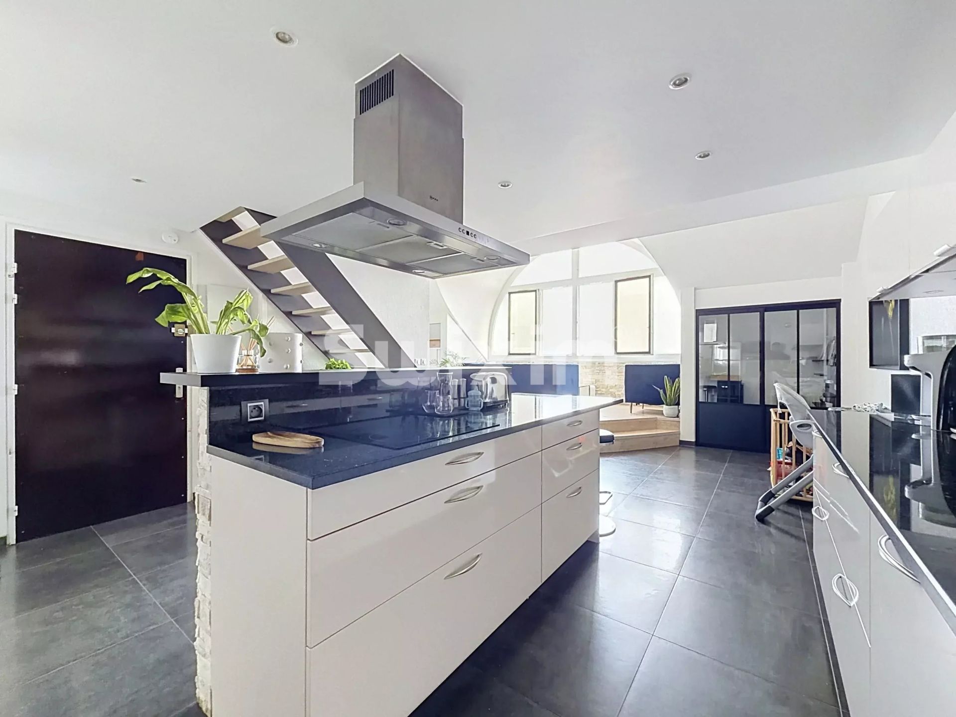 appartamento 7 Camere in vendita su Thoiry (01710)