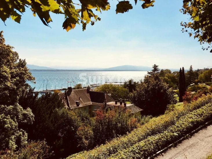 Vendita Casa Nyon 7.5&nbsp;Camere 214&nbsp;m²