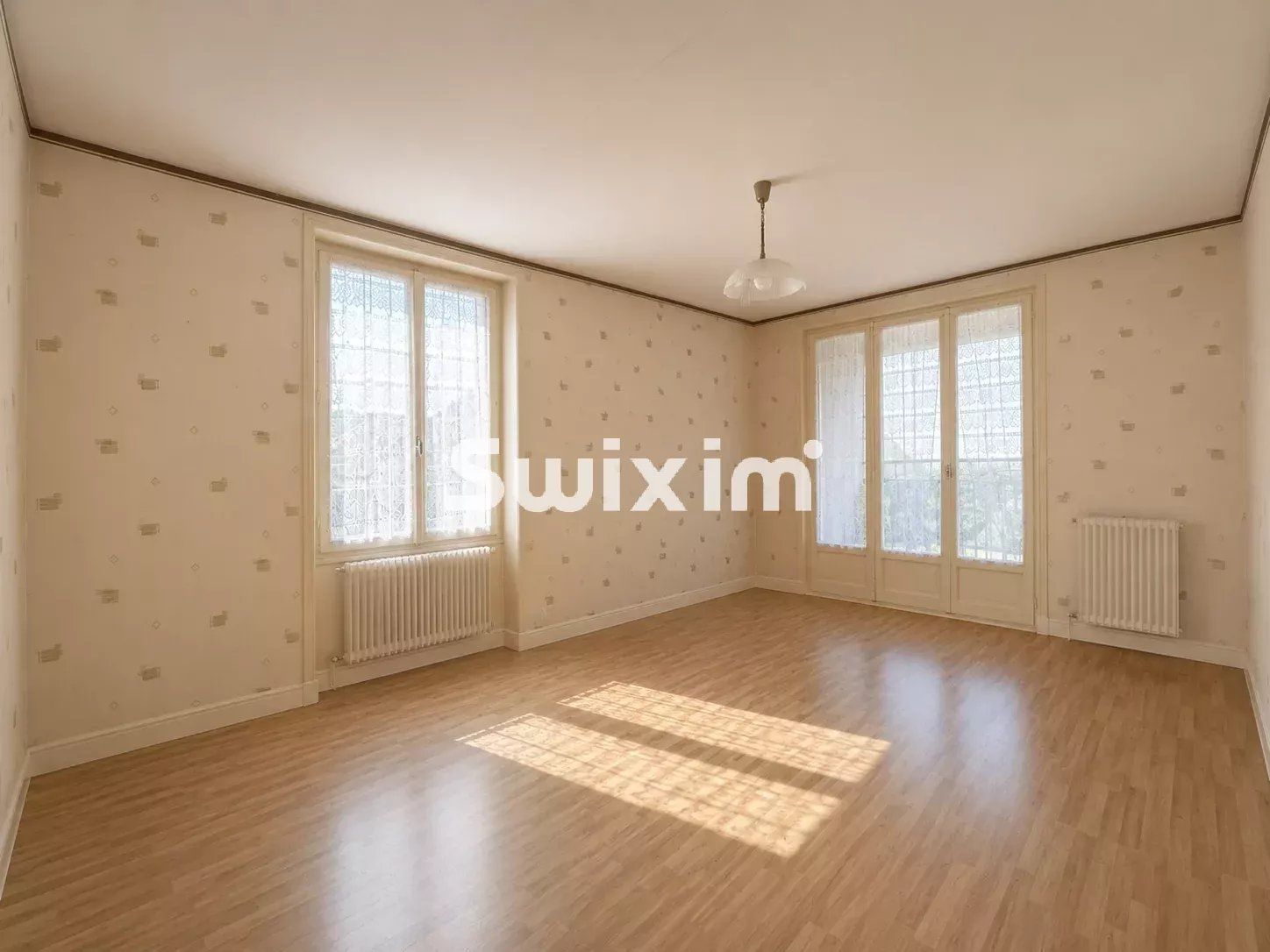 casa 6 Quartos para venda sobre Lons-le-Saunier (39000)