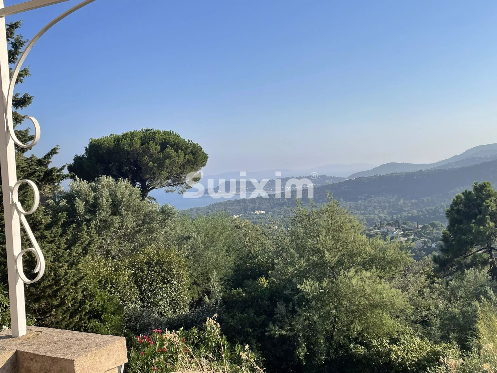 house 6 Rooms for sale on La Croix-Valmer (83420)